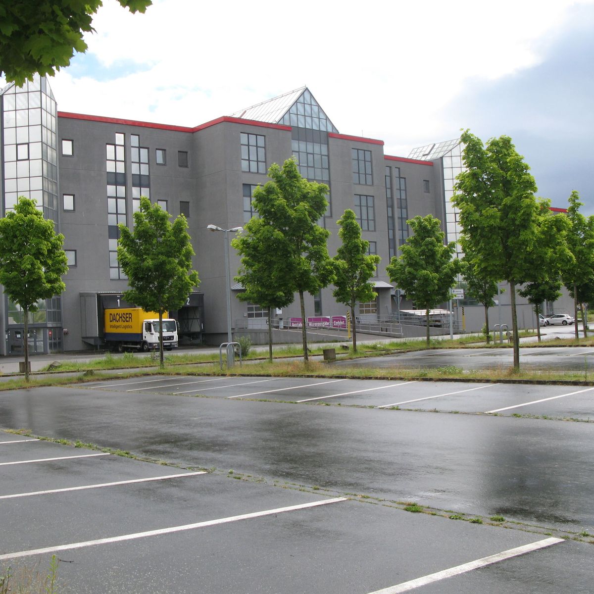 Hennef: Möbelhaus XXXLutz plant Anbau für Mömax-Filiale