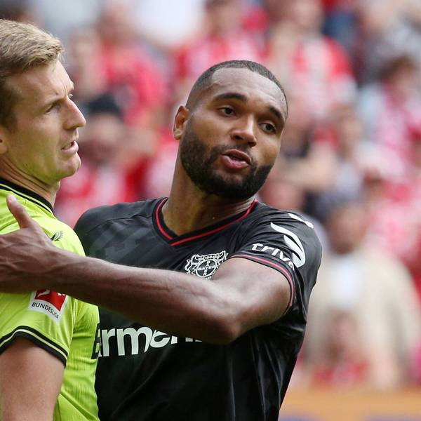 Lukas Hradecky 1, Torwart, Leverkusen, Jonathan Tah 4, Bayer Leverkusen, 27.08.2022, Fußball, 1. Bundesliga, 1. FSV Mainz 05 - Bayer 04 Leverkusen, 4. Spieltag, Saison 2022/23, MEWA Arena, Mainz, Deutschland, zmdz, ** DFB & DFL regulations prohibit any use of photographs as image sequences and/or quasi-video. ** 1. FSV Mainz 05 - Bayer 04 Leverkusen *** Lukas Hradecky 1, Goalkeeper, Leverkusen , Jonathan Tah 4, Bayer Leverkusen , 27 08 2022, Football, 1 Bundesliga, 1 FSV Mainz 05 Bayer 04 Leverkusen, Matchday 4, Season 2022 23, MEWA Arena, Mainz, Germany, zmdz, DFB DFL regulations prohibit any use of photographs as image sequences and or quasi video 1 FSV Mainz 05 Bayer 04 Leverkusen