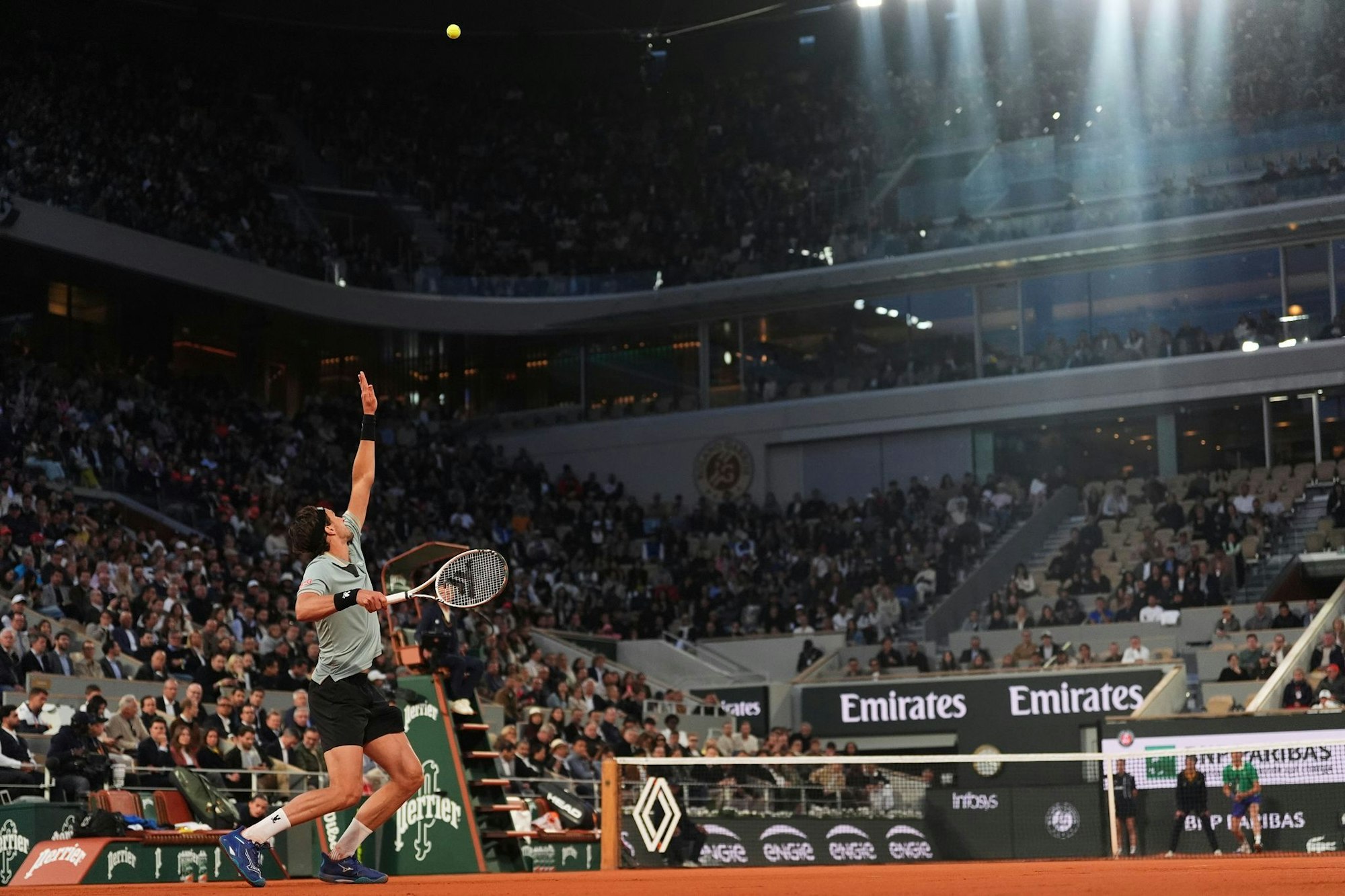 Jannik Sinner gegen Arthur Rinderknech bestritten eine Night Session in Paris.