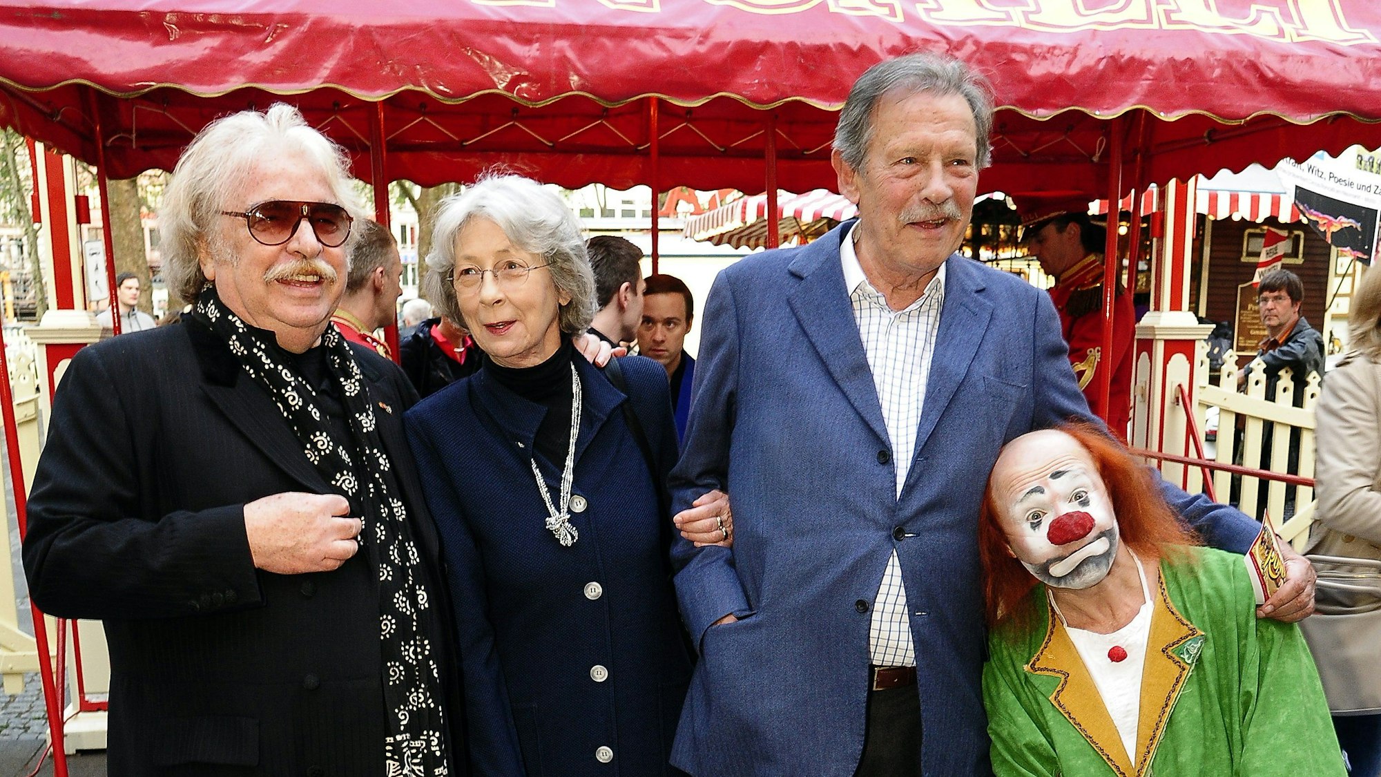 Hedwig und Alfred Neven DuMont bei einer Premiere von Circus Roncalli mit Zirkusdirektor Bernhard Paul