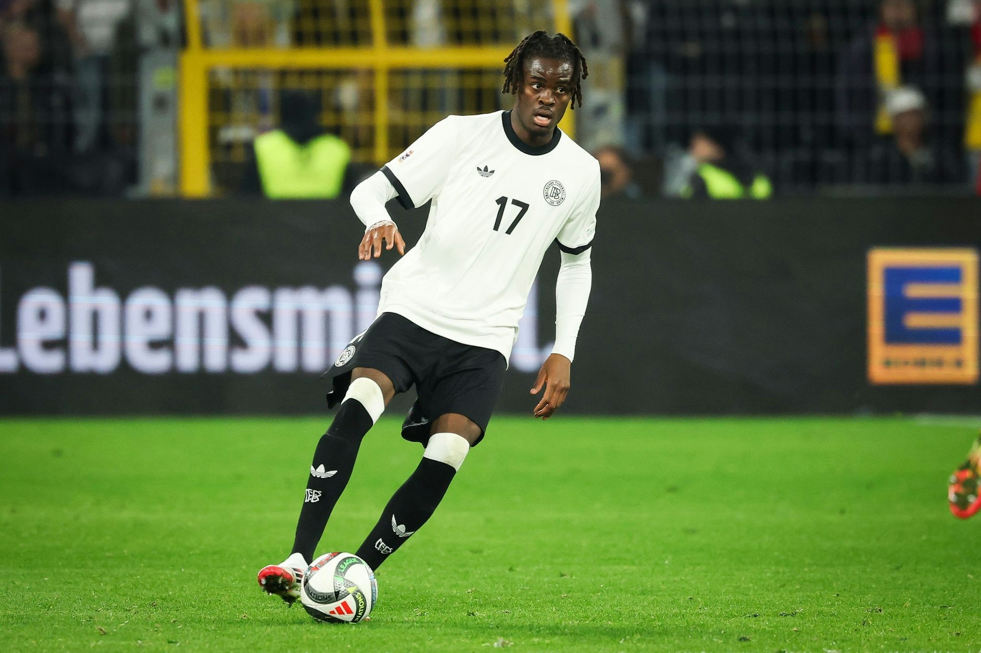 Abwehrspieler Yann Bisseck steht am Samstag in München erst noch mit Inter Mailand im Champions-League-Finale.