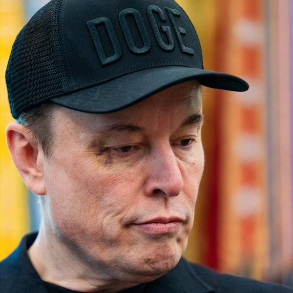 Elon Musk nimmt an einer Pressekonferenz mit Donald Trump im Weißen Haus teil.