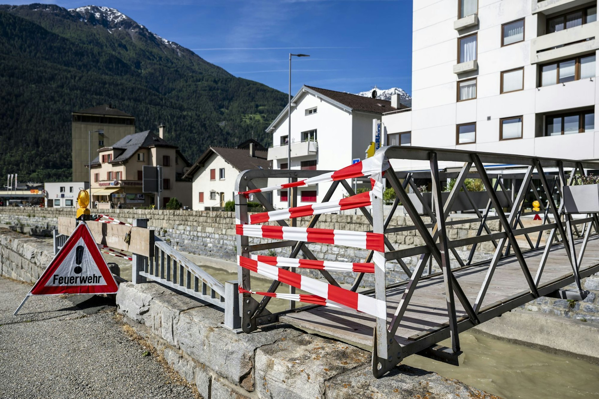 Im Gampel bereiten sich Einwohner auf die Flucht vor.