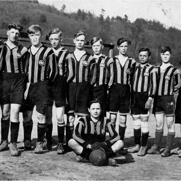 Historisches Bild einer Jugend-Fußballmannschaft