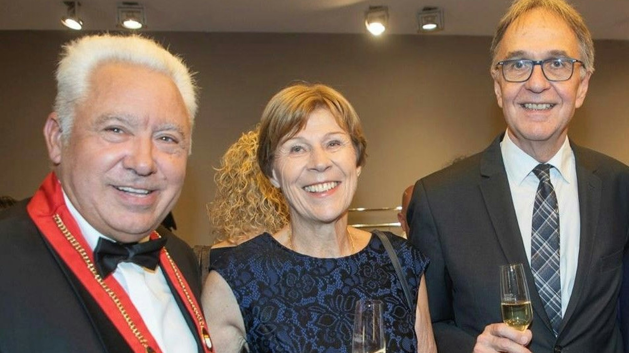 Ernst Vleer begrüßte unter anderem Angelika und Michael Weiß, den Chef des Kinderkrankenhauses Amsterdamer Straße