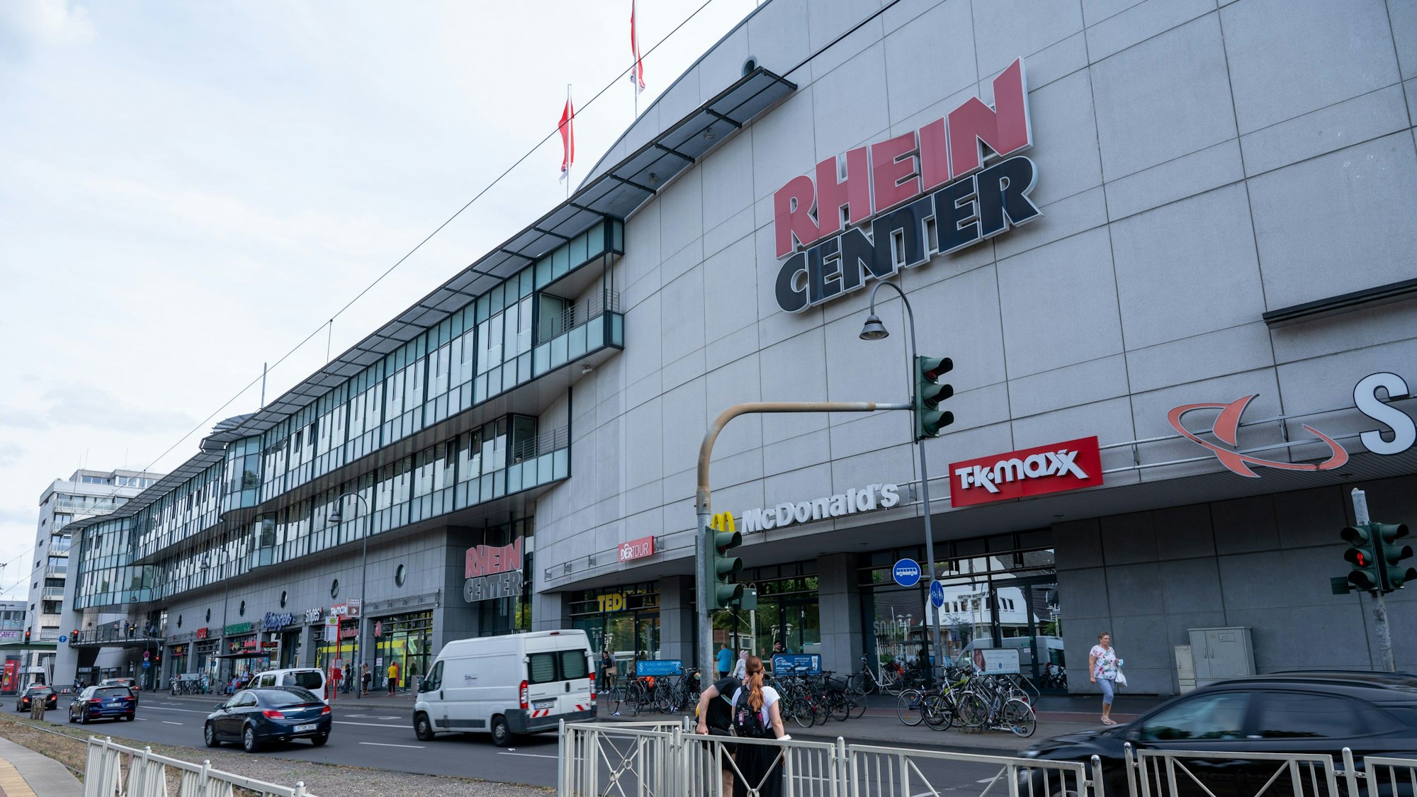 Das Einkaufszentrum Rhein-Center in Köln-Weiden