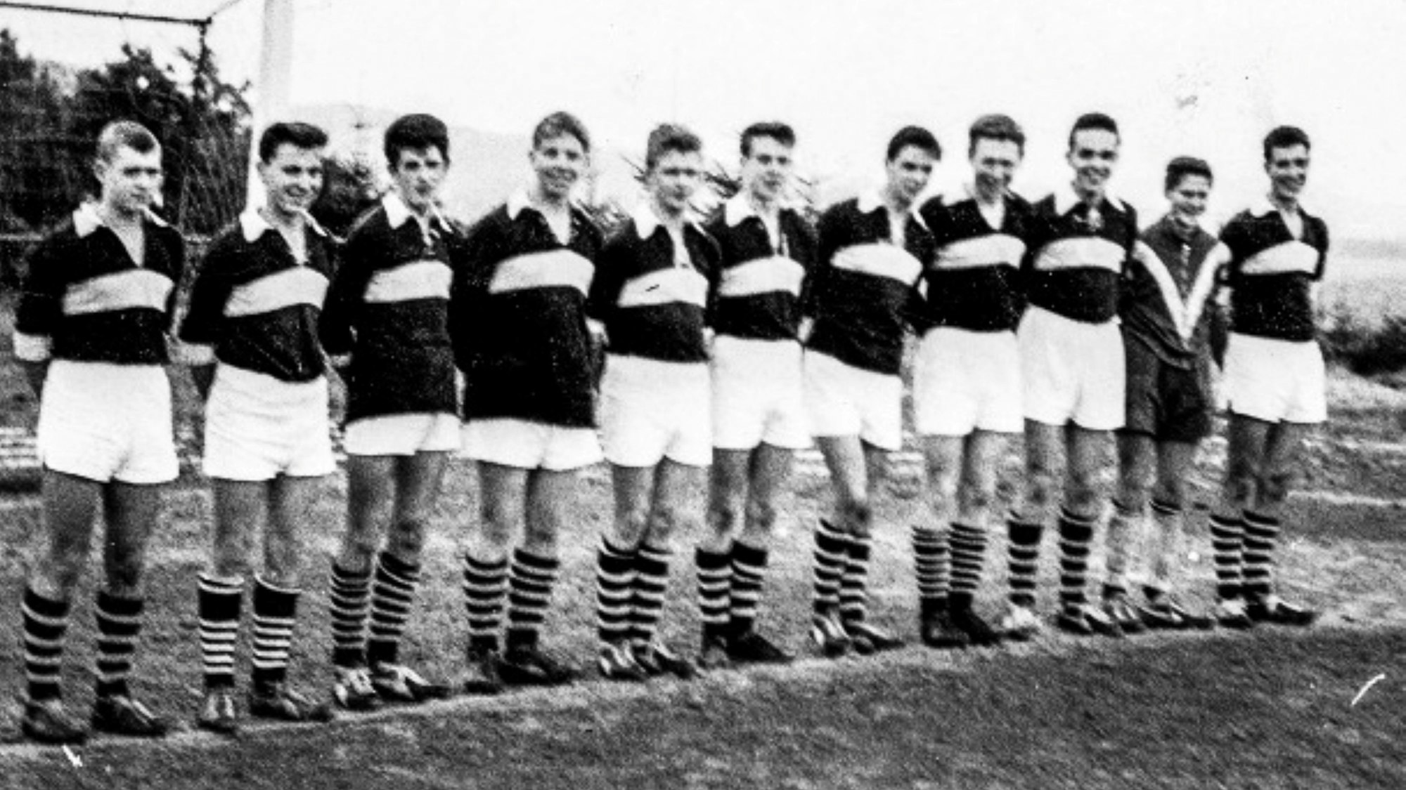 Historisches Bild einer Jugend-Fußballmannschaft