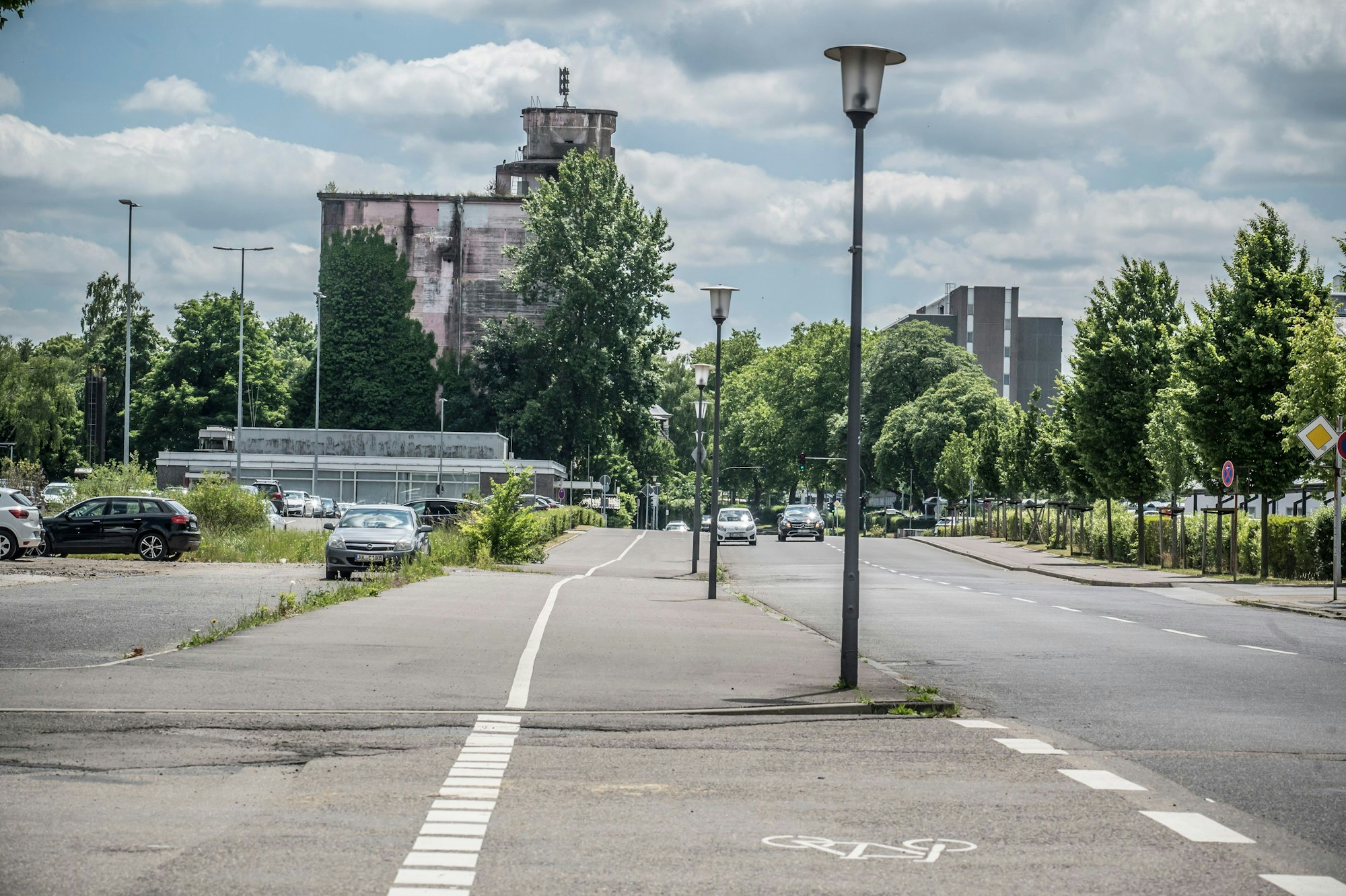 Über die Carl-Duisberg-Straße soll die Radpendlerroute geführt werden.