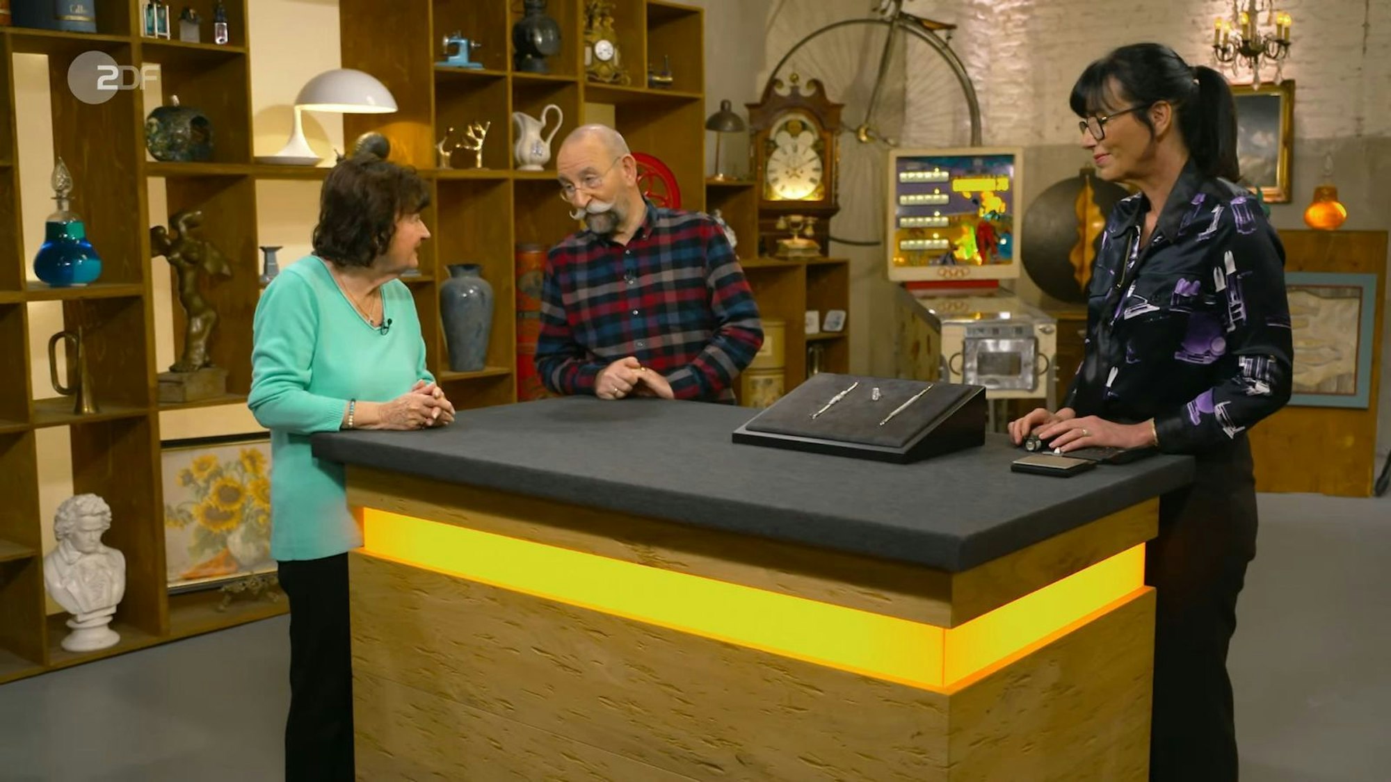 Bares für Rares"-Verkäuferin hofft auf 15.000 Euro - dann folgt die große Ernüchterung | Kölner Stadt-Anzeiger