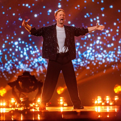 Klemen Slakonja aus Slowenien mit dem Titel „How Much Time Do We Have Left?“ auf der Bühne des Eurovision Song Contest.