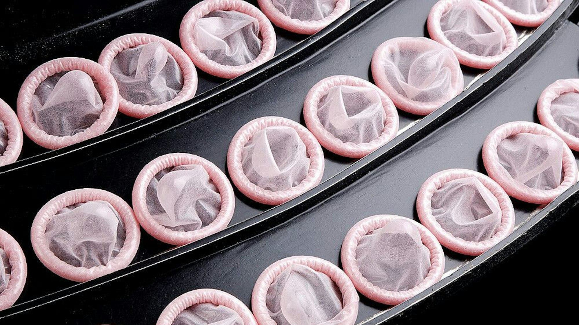 Kondome werden in Bielefeld produziert.