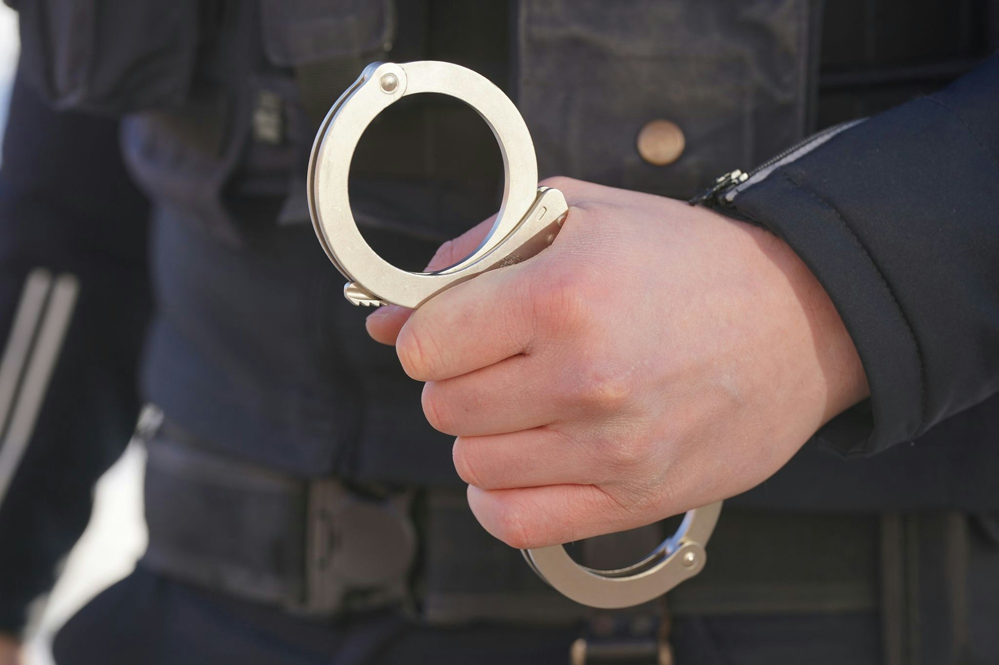 Mehr als 32 Jahre nach dem gewaltsamen Tod einer 29 Jahre alten Frau in Bonn hat die Polizei in dem bislang ungeklärten Fall einen Tatverdächtigen ermittelt. (Symbolbild)