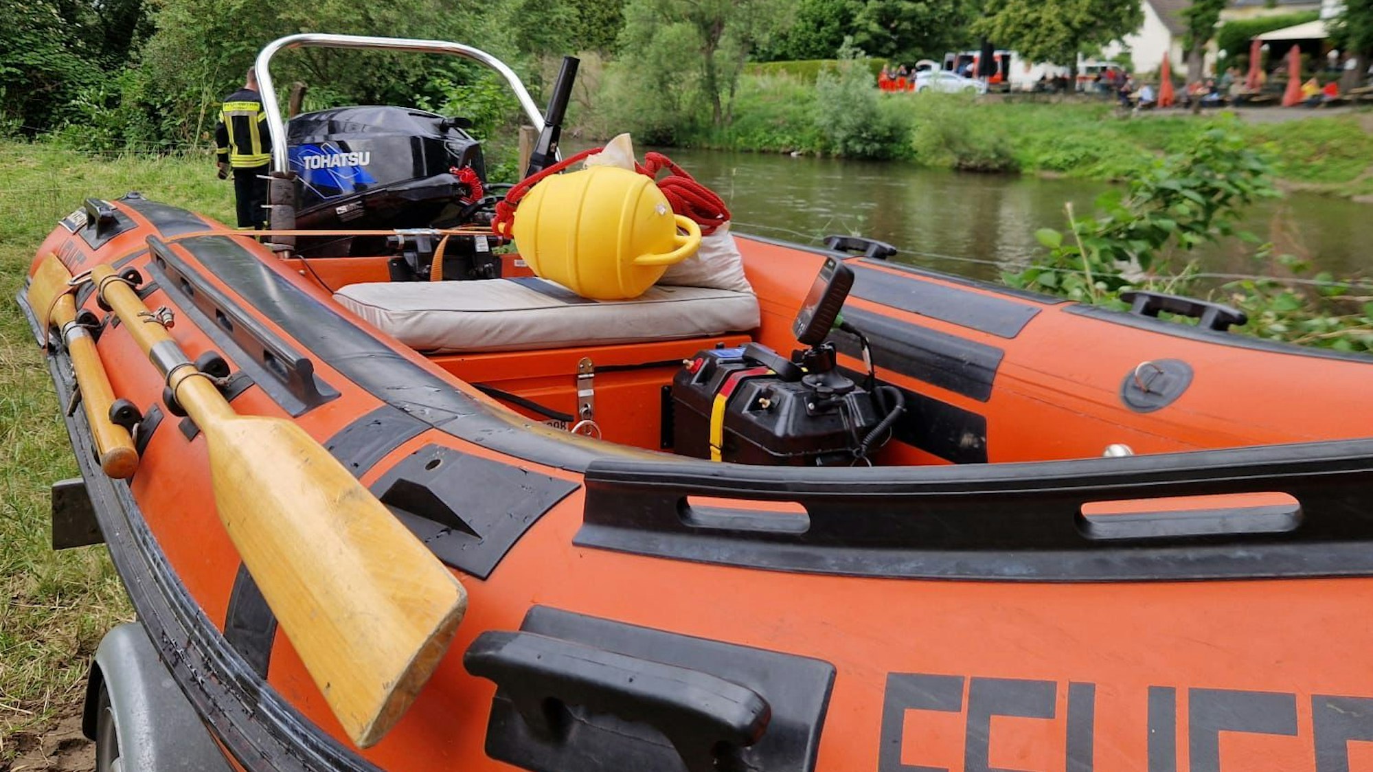 Rund 180 Einsatzkräfte suchten nach einem Vermissten, der bei einem Vatertagsausflug in die Sieg bei Hennef gefallen war.