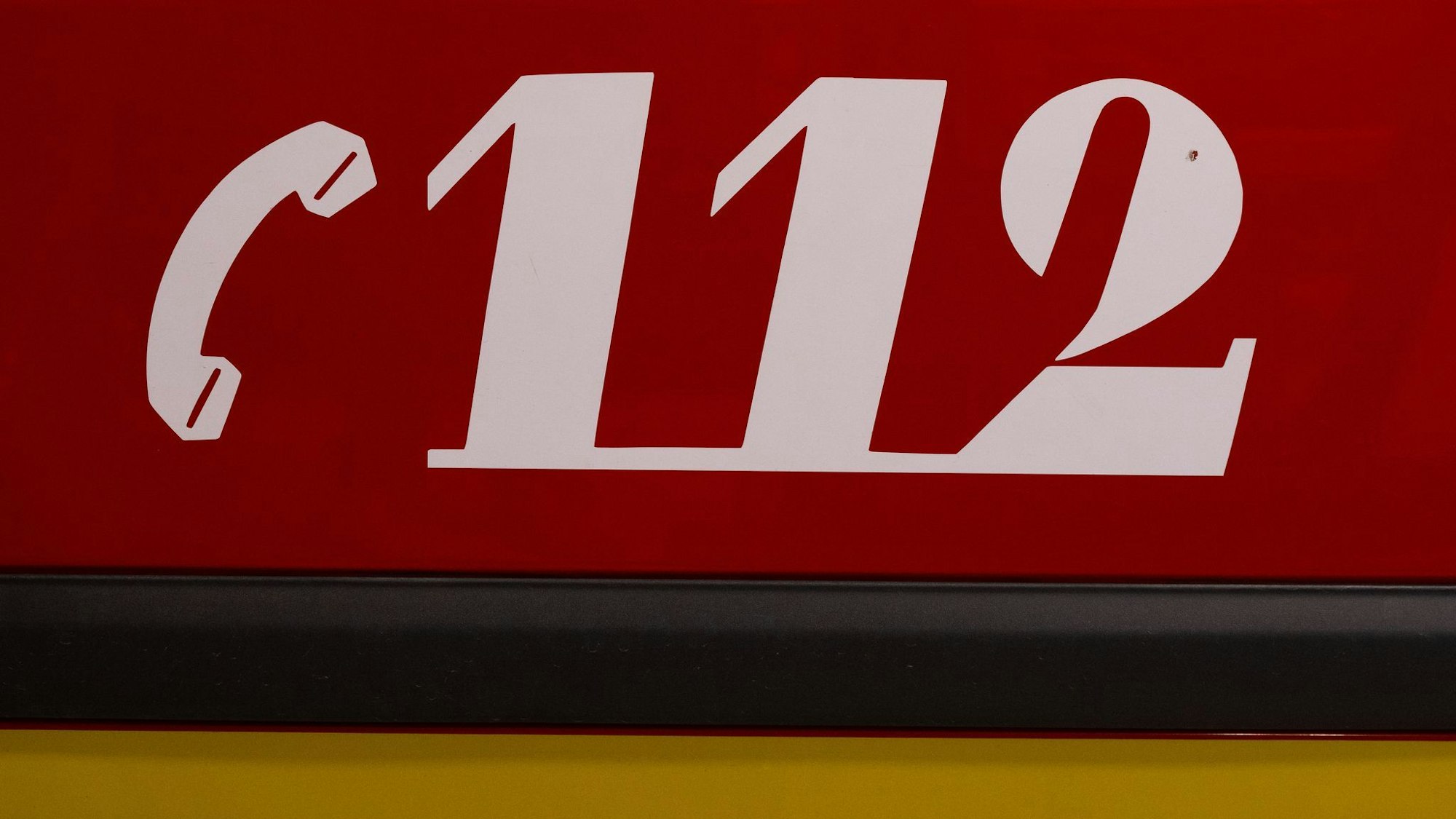 Wegen des Vorfalls rückten zahlreiche Einsatzfahrzeuge aus. (Symbolbild)