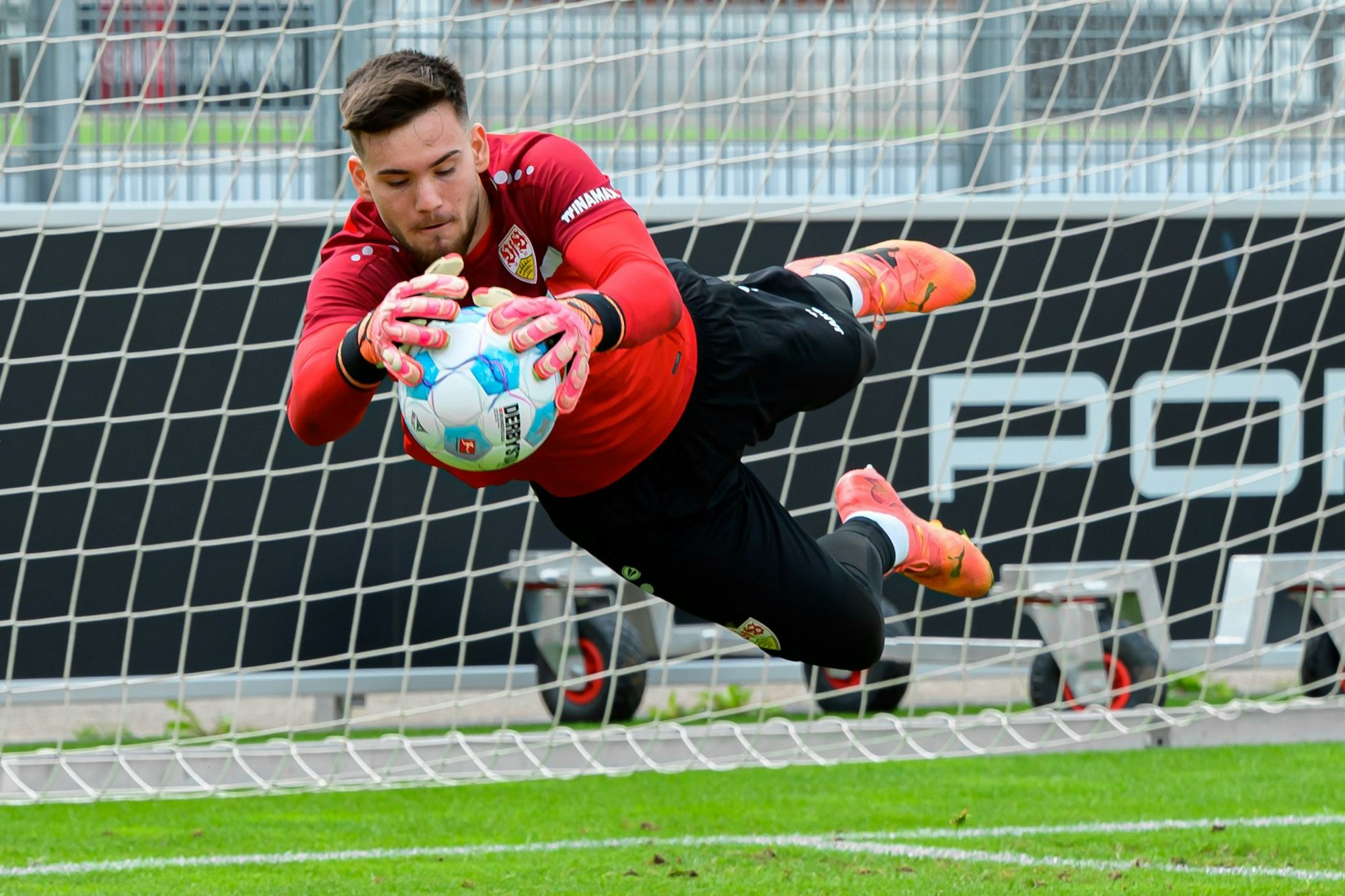 Spielt nächste Saison auf Leihbasis in Paderborn: Stuttgarts Torwart-Talent Dennis Seimen
