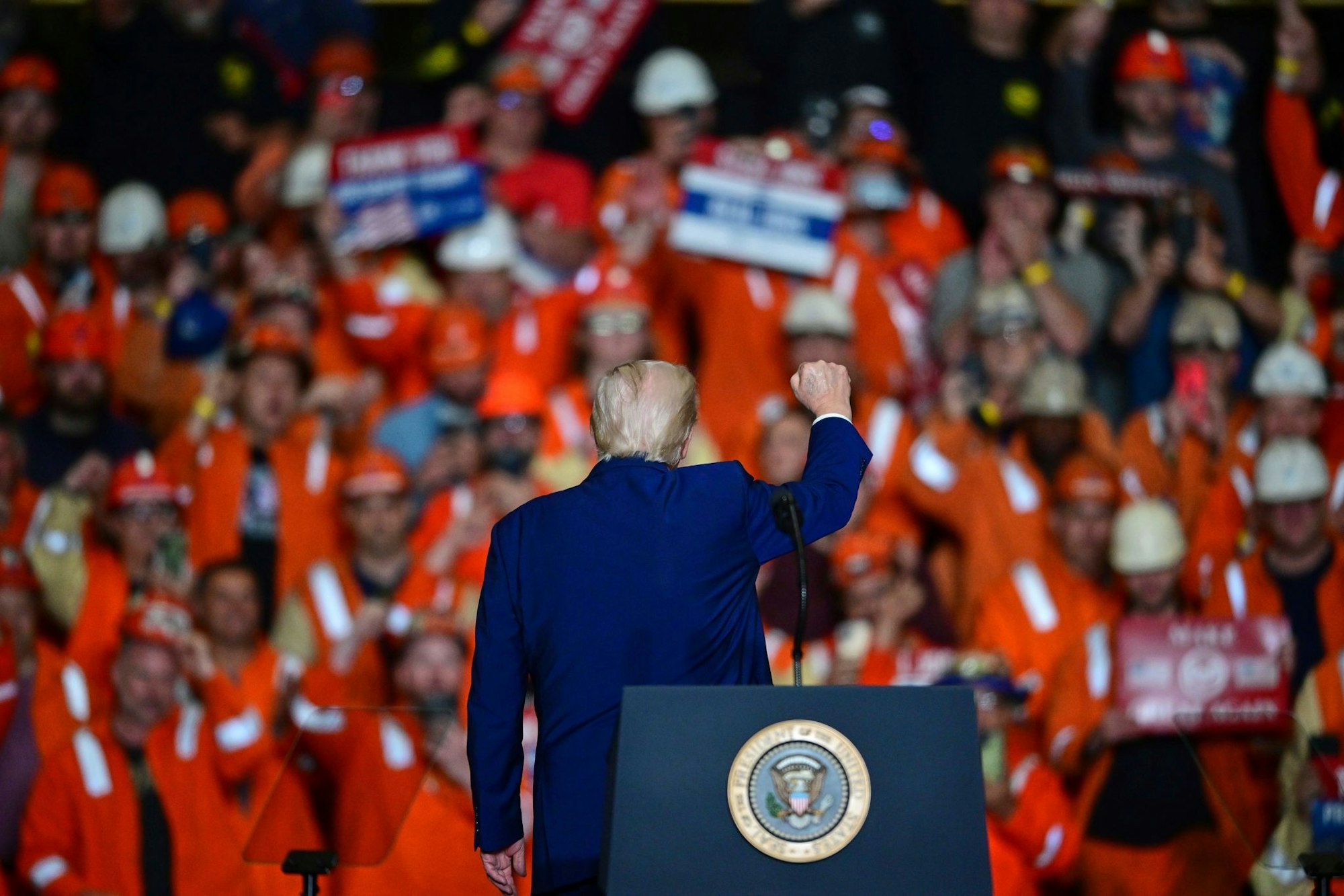 Donald Trump während seines Auftritts in einem Stahlwerk in West Mifflin in Pennsylvania.