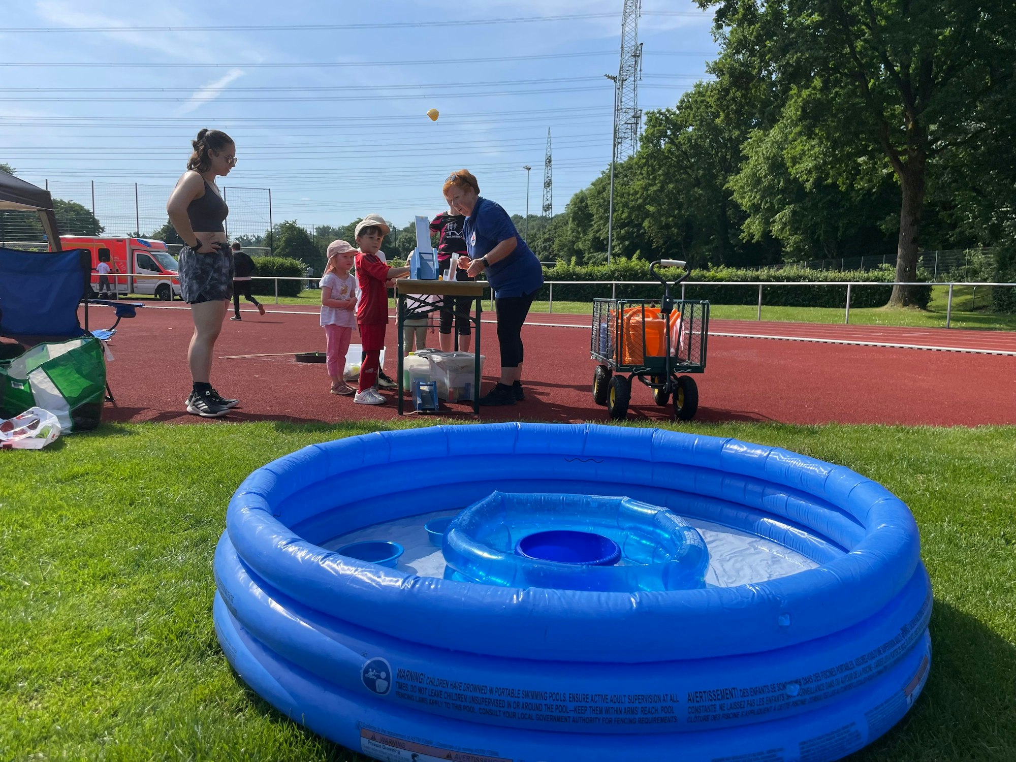 Das Entenkatapult war vor allem etwas für die kleinen Gäste.