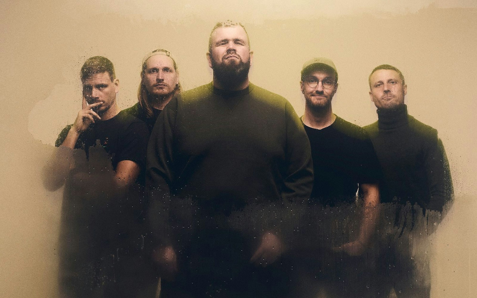 Abgrenzung oder Friedensangebot? Kommt ganz darauf an, wer hört! - Feine Sahne Fischfilet präsentieren sich auch auf „Wir kommen in Frieden“ als Band mit klarer Haltung. (Bild: Robert Eikelpoth)
