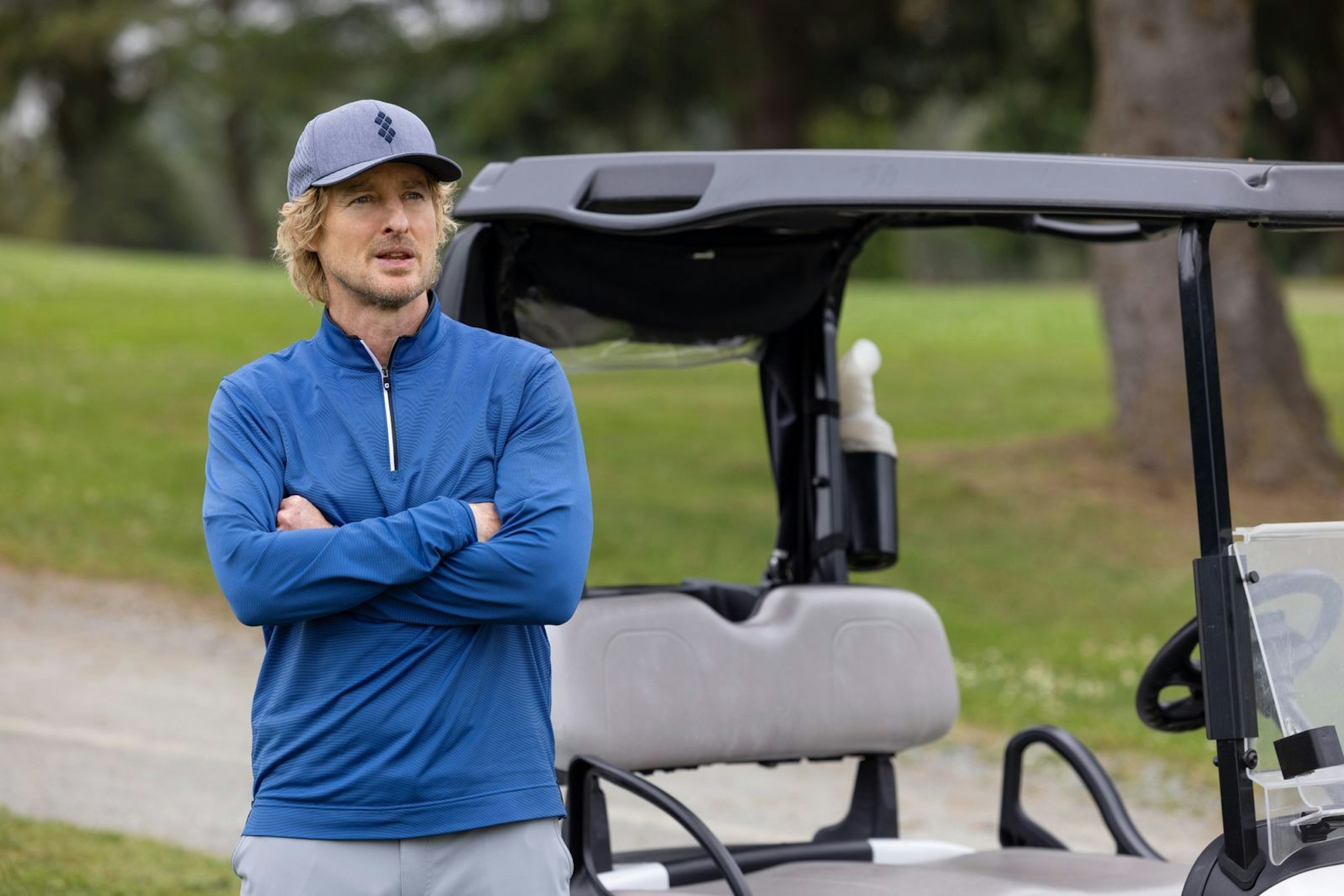 In der Apple-Serie „Stick“ spielt Hollywoodstar Owen Wilson einen gefallenen Golf-Star, der als Coach zurück an die Spitze will. (Bild: Apple)