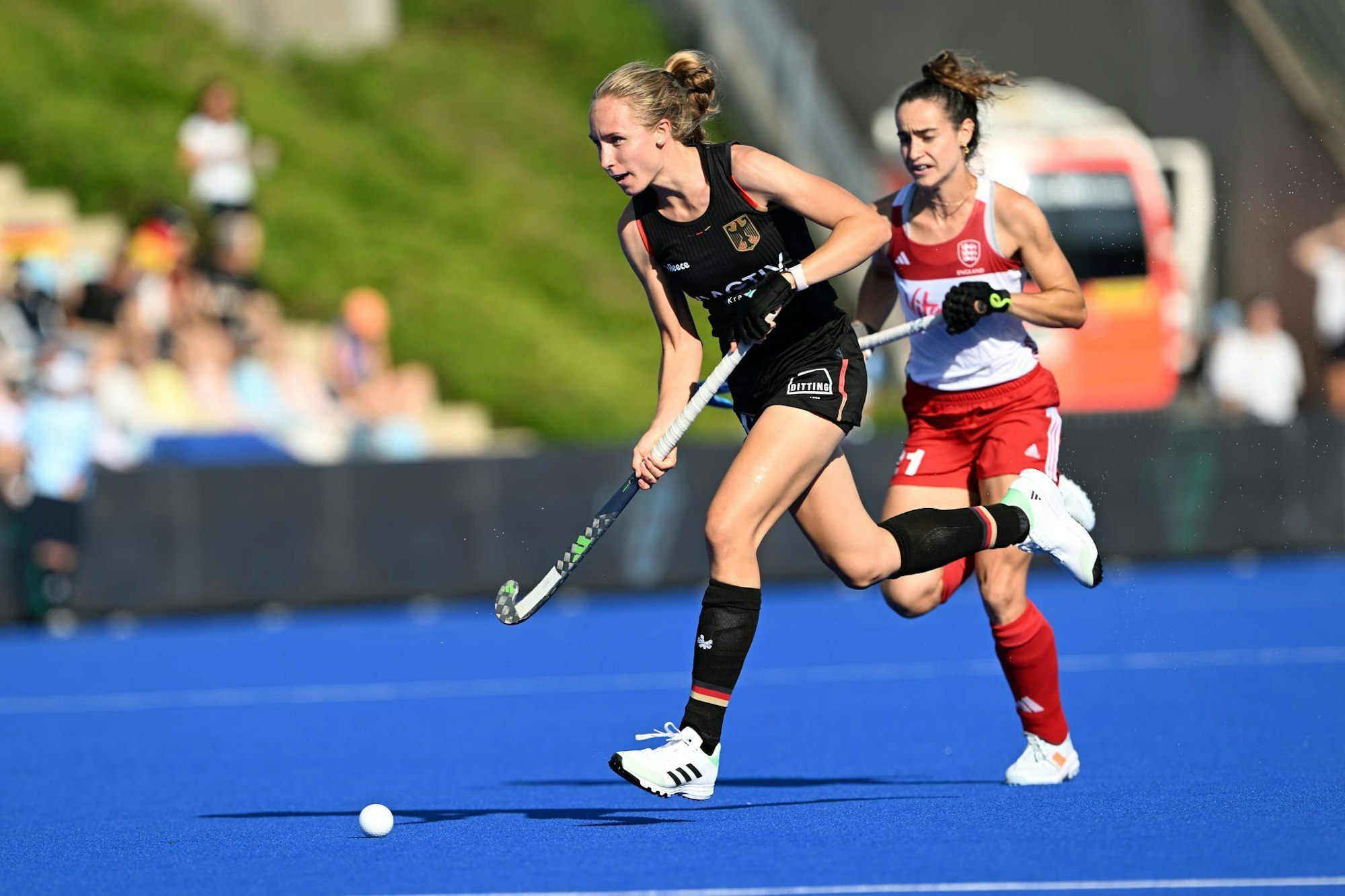 Lisa Nolte (l) schoss den Düsseldorfer HC mit dem 2:1-Siegtor ins Finale.
