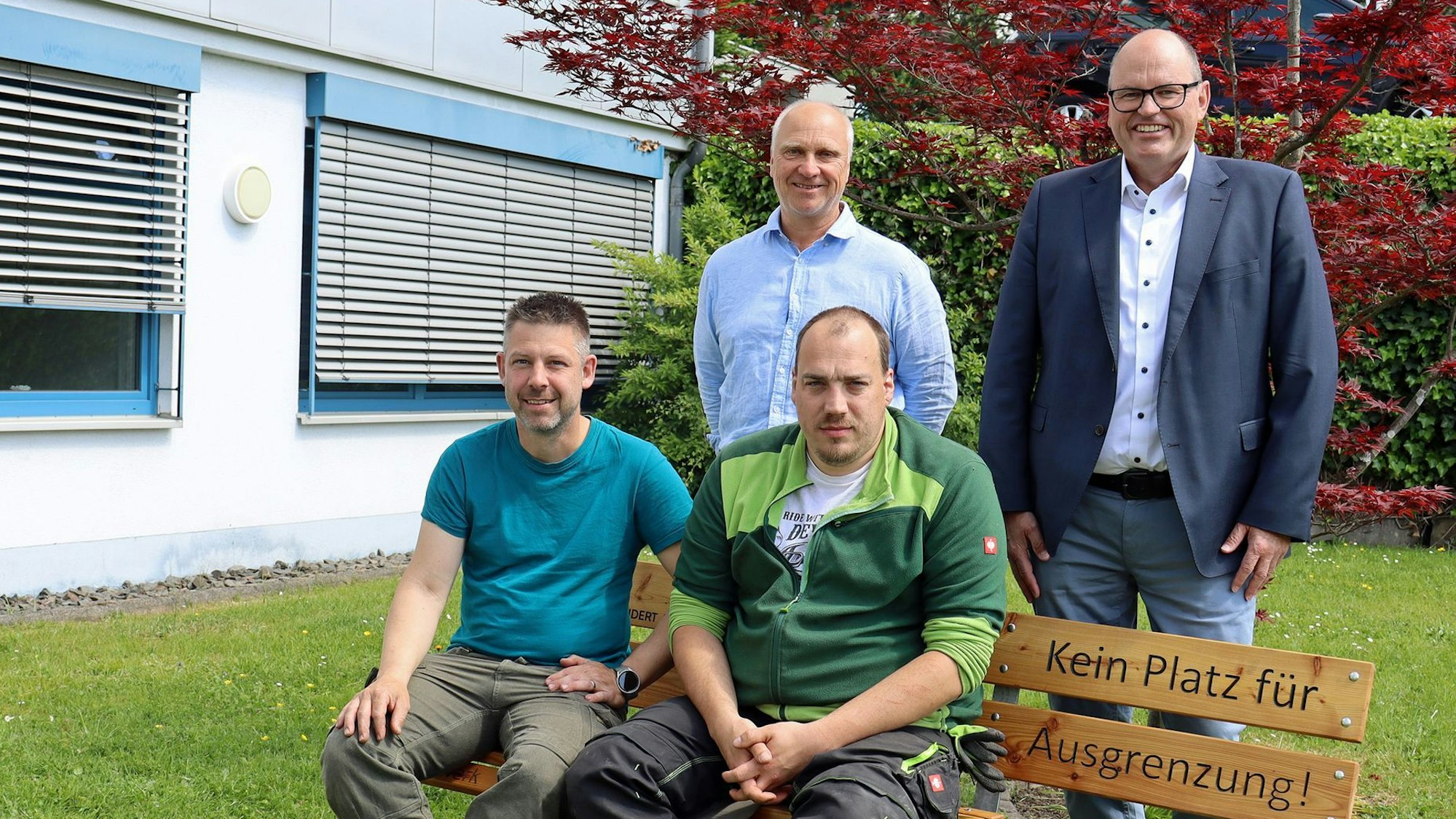 Freuen sich auf die Zusammenarbeit (v.l.): Florian Hogrebe, Betriebsleiter SHO, Ulrich Pflitsch, Vorsitzender Lebenspfade, Christian Cahsella und Jens Kämper, Geschäftsführer SHO.