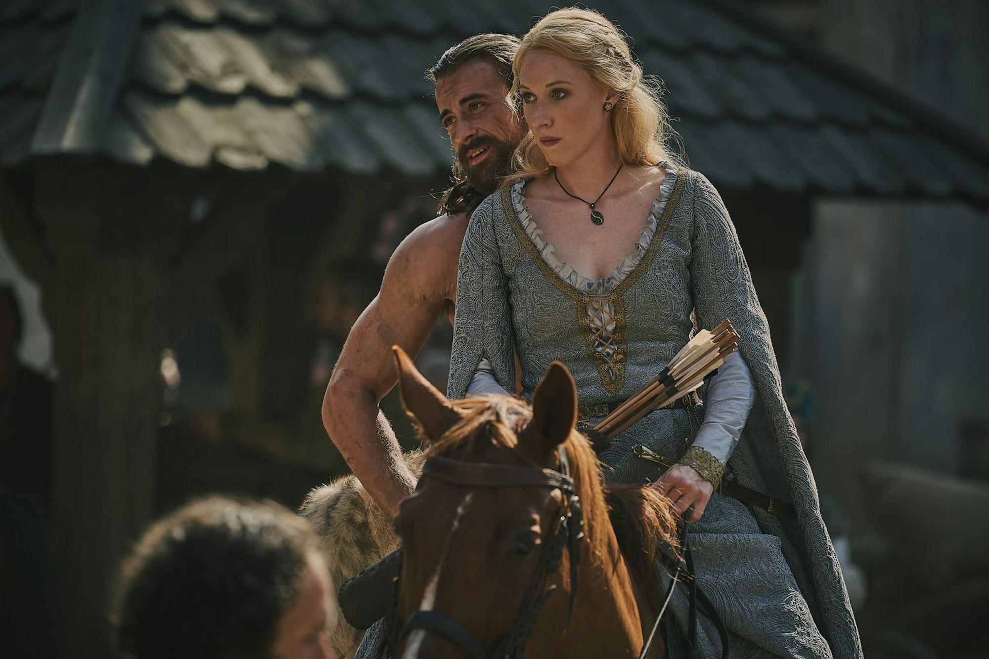 Janos Hunyadi (Gellért L. Kádár) und seine Frau Erzsébet (Vivien Rujder) reiten gemeinsam gegen die Osmanen. (Bild: © Kristof Galgoczi / Beta Film)