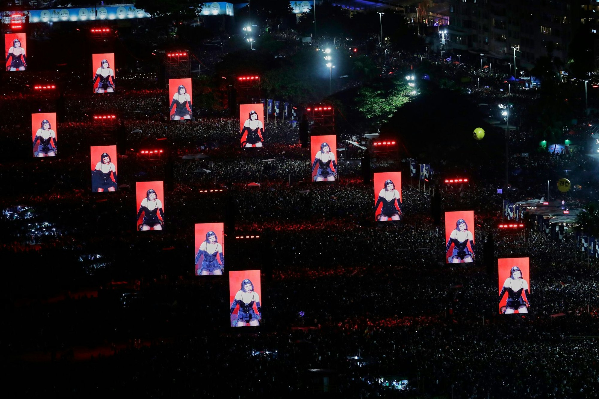 Etwa 2,5 Millionen Menschen waren laut Guinness-Buch bei Gagas Show anwesend. (Archivbild)
