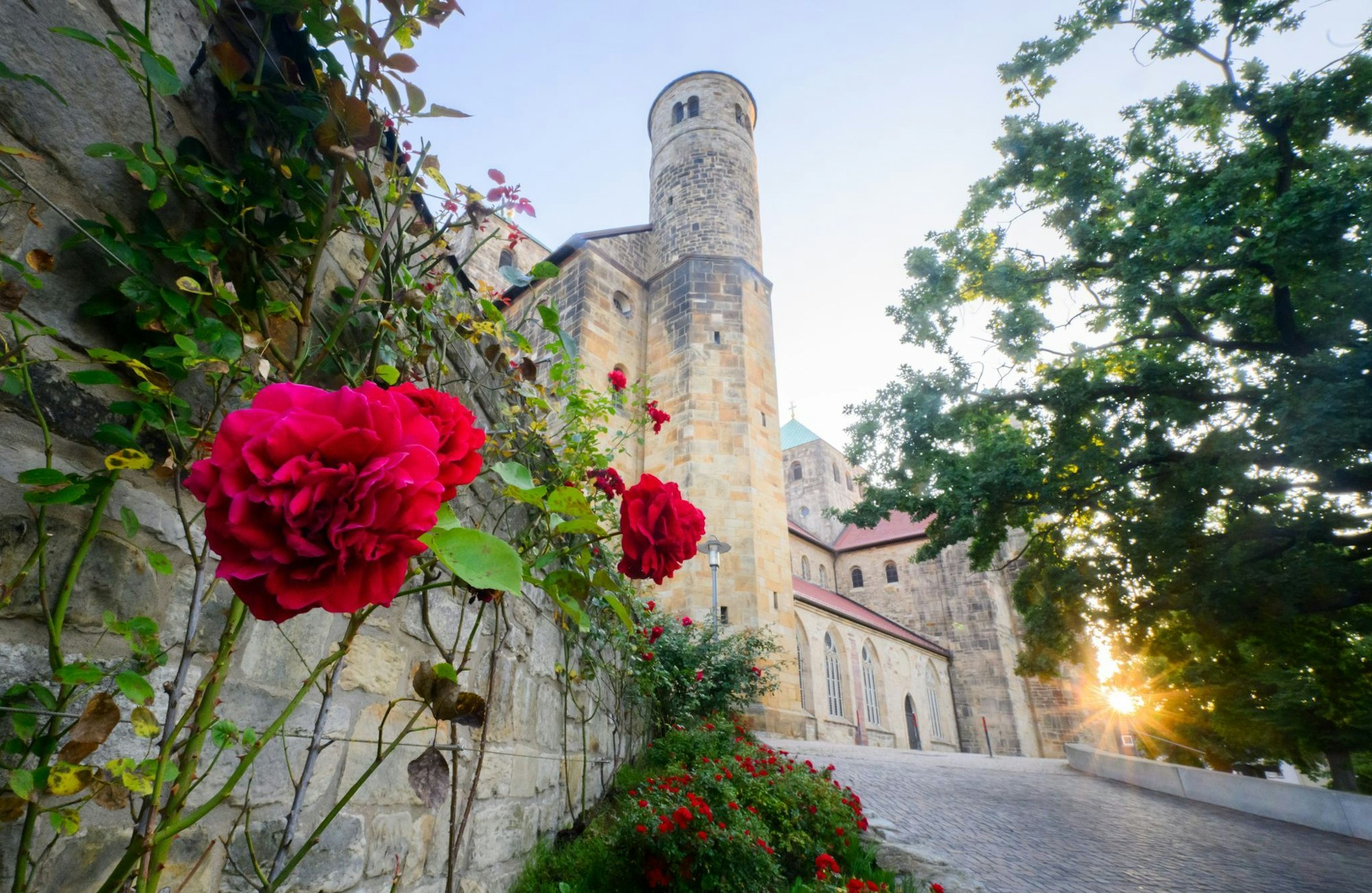 Die St. Michaeliskirche gehört zum Unesco-Weltkulturerbe in Hildesheim. (Archivbild)