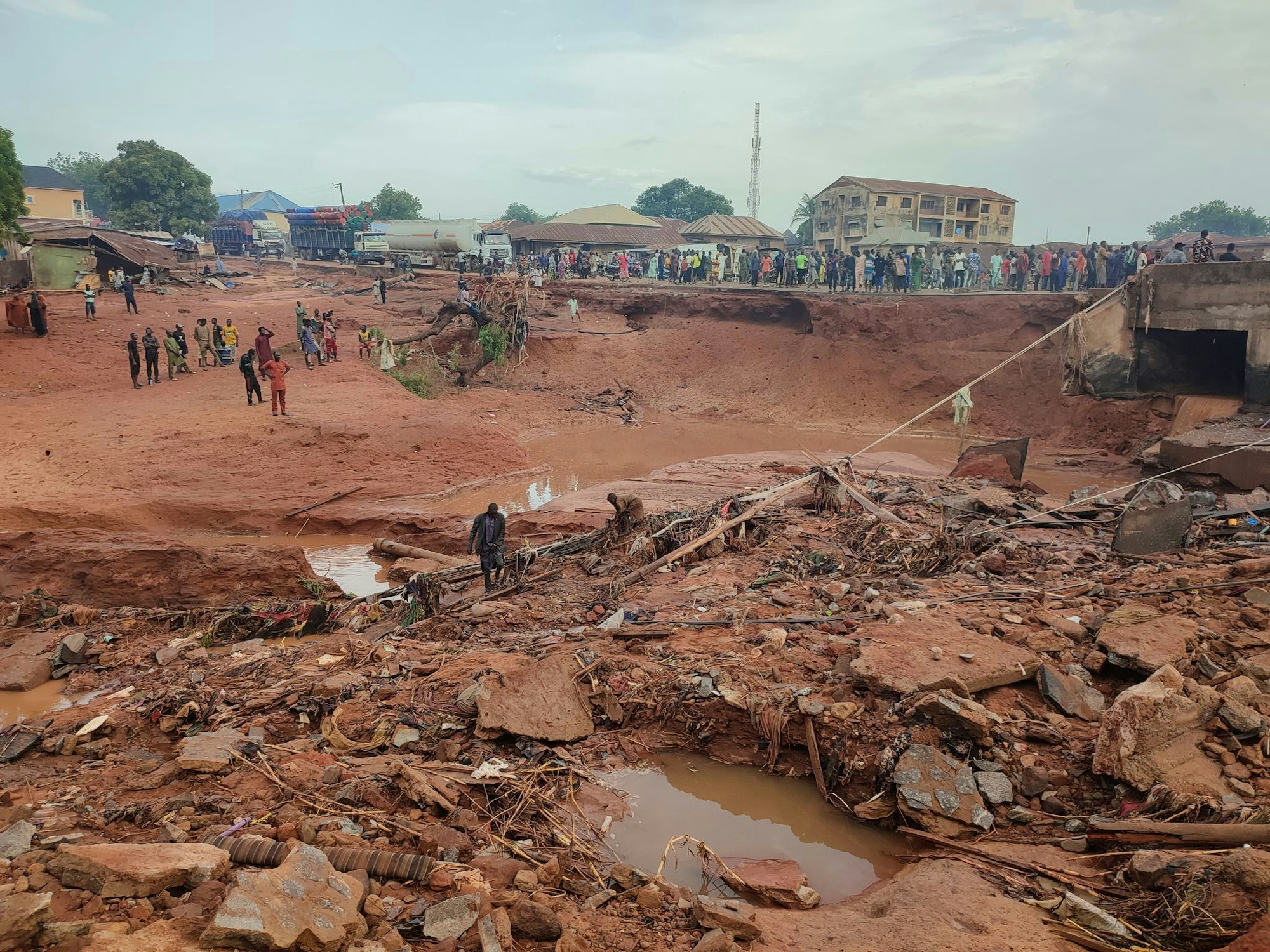 Große Zerstörungen durch eine Unwetterflut im nigerianischen Mokwa.