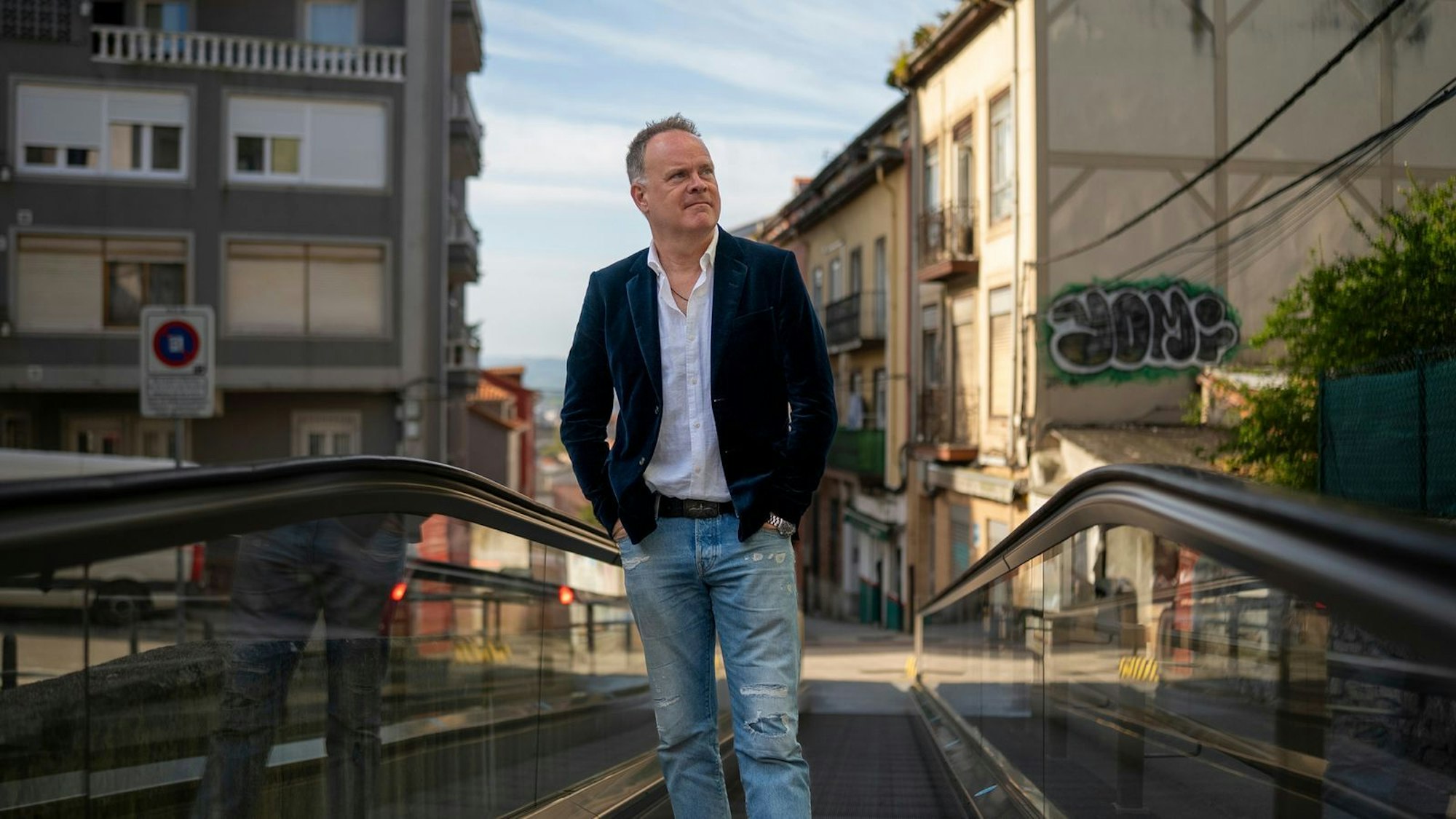 Aus Spanien bringt Christian Sievers hilfreiche Hinweise mit: „In der einst gebeutelten Stadt Santander, die jetzt als super-lebenswert gilt, sagten sie uns: Ihr Deutschen müsst mehr raus auf die Straße, eure Städte wieder in Besitz nehmen!“ (Bild: ZDF/Jonny Müller-Goldenstedt)