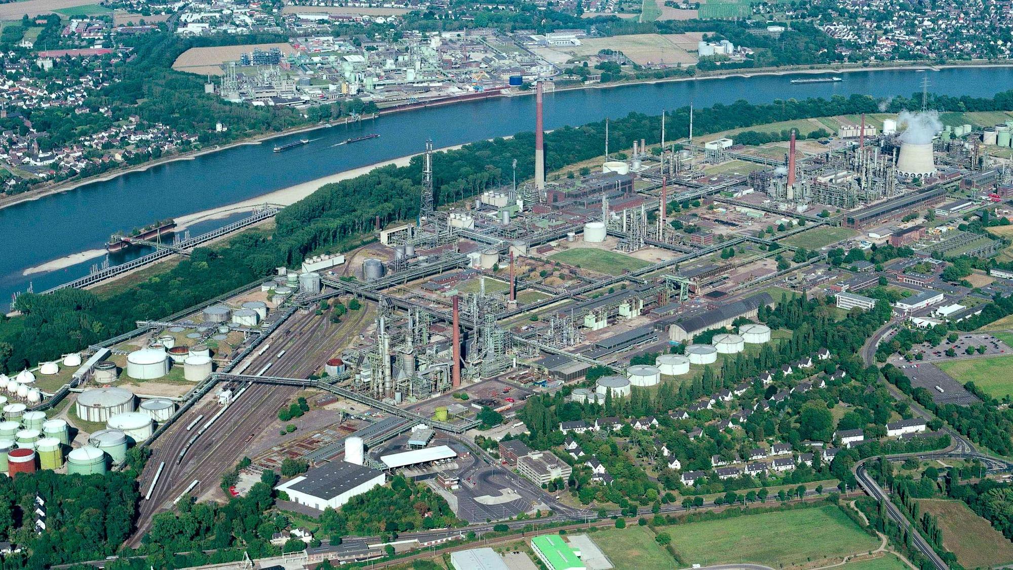 Das Bild zeigt die Werkanlage von Shell Energy and Chemicals Park in Wesseling.