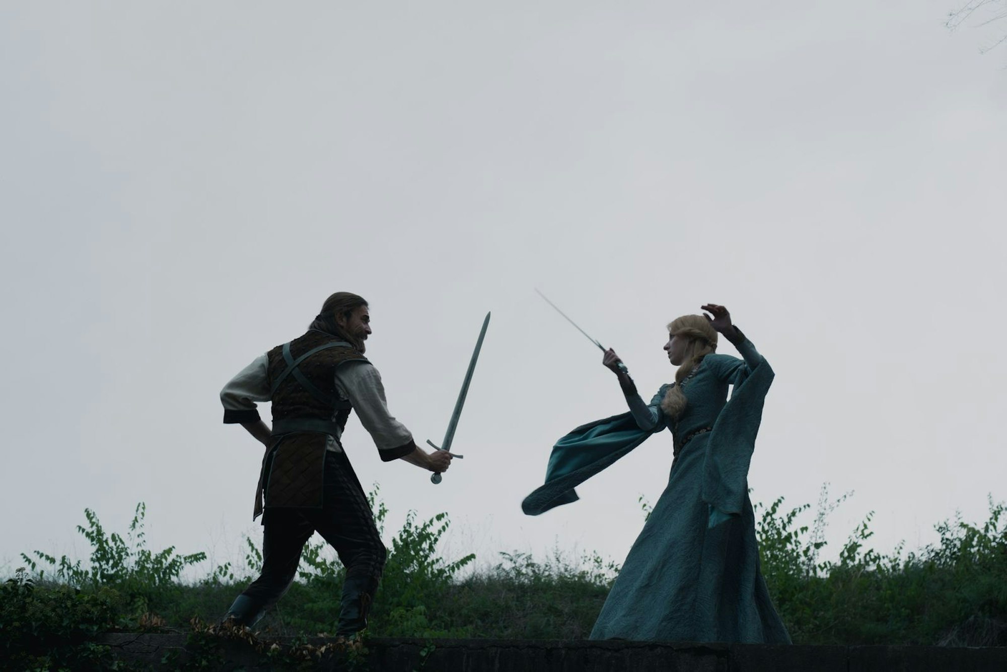 Gemeinsame Interessen stärken die Beziehung: Janos Hunyadi (Gellért L. Kádár) und seine Frau Erzsébet (Vivien Rujder) beim Schwerkampf. (Bild: © Kristof Galgoczi / Beta Film)