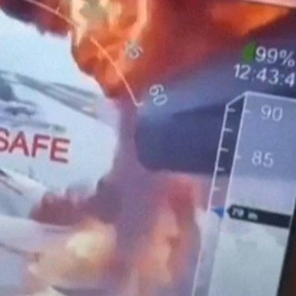 Auf einem Screenshot von einem vom ukrainischen Sicherheitsdienst veröffentlichten Video sind Explosionen zu erkennen.