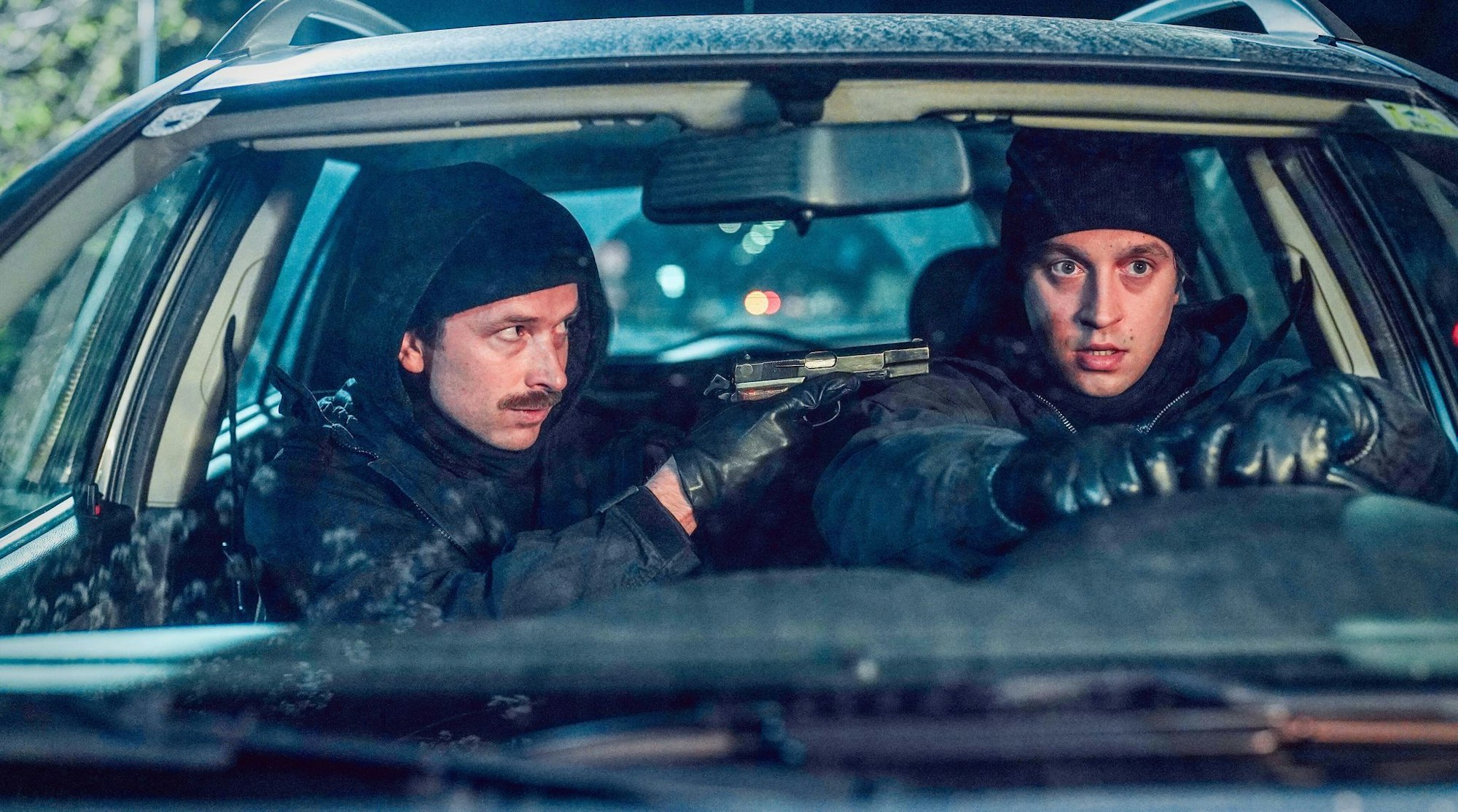 Alexander Woltschak (l) als Leonhard Kelz und Jakob Volkmann als Tilman Tuppy in einer Szene des Krimis «Tatort: Wir sind nicht zu fassen!»