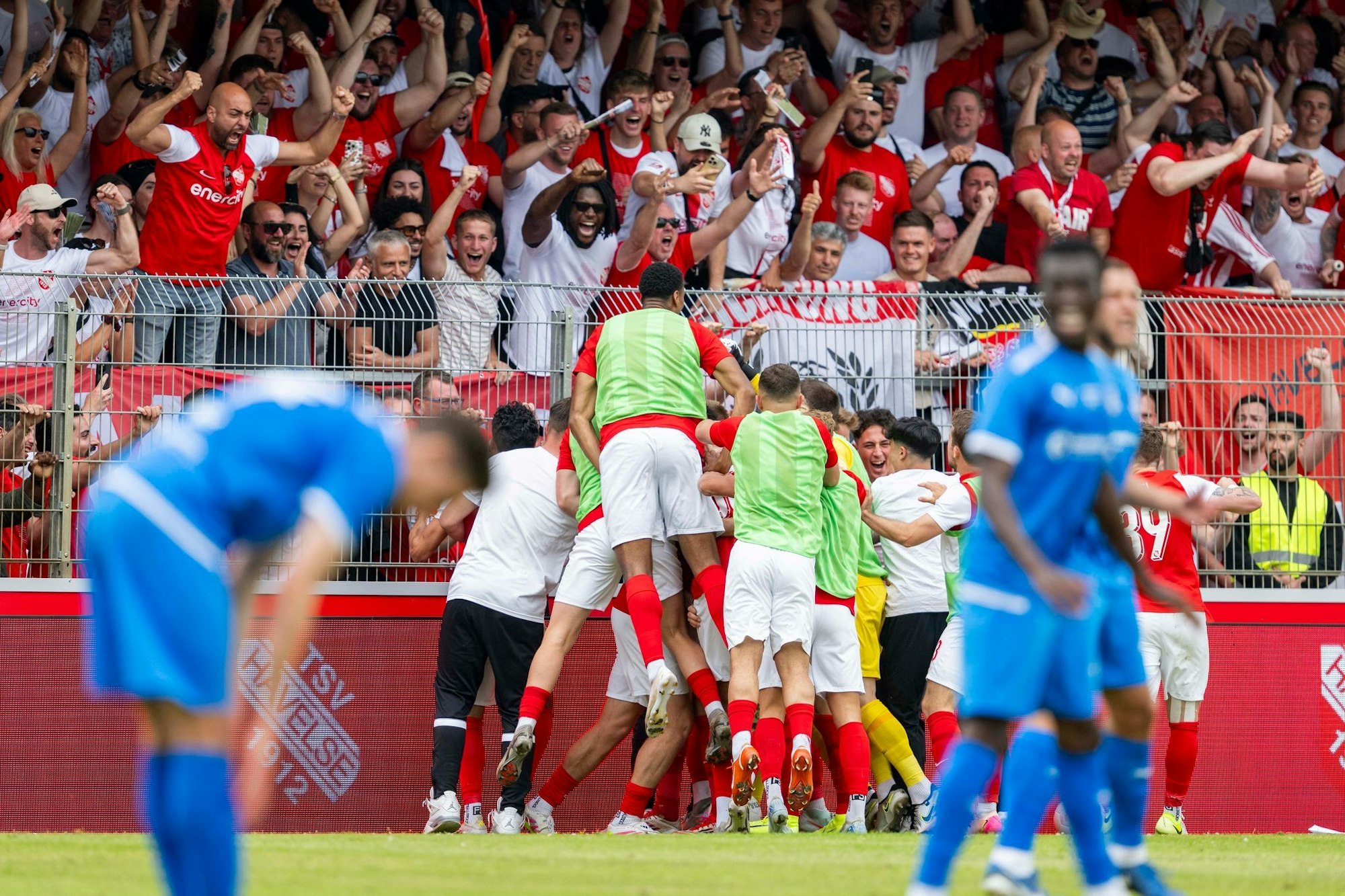 Die Spieler von Havelse bejubeln die Führung.