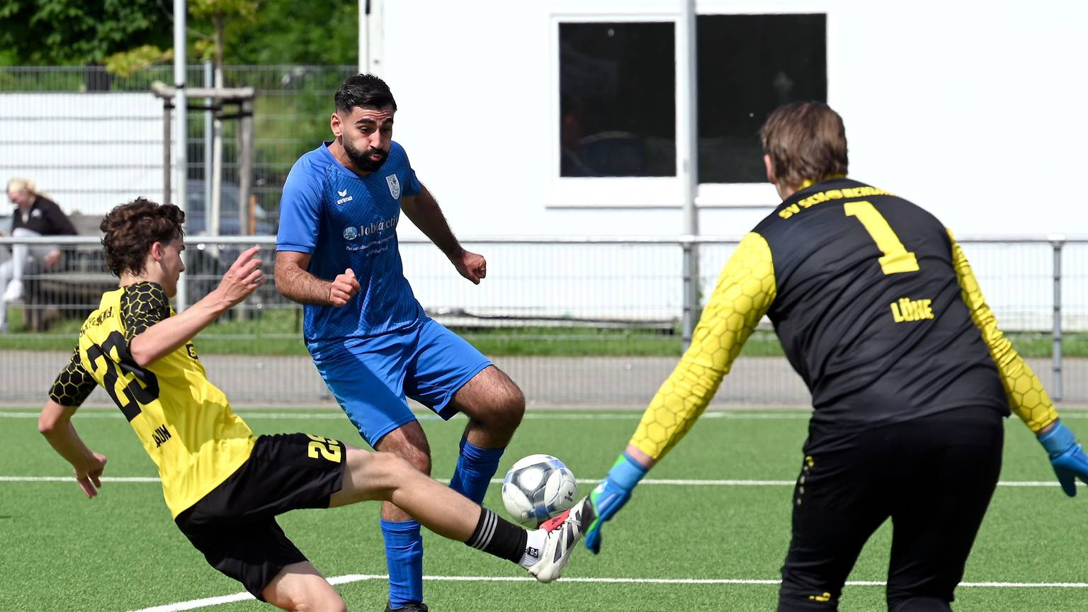 01.06.2025, Fussball-Bergfried Leverkusen-Schönenberg
mitte: Taha Can Uluc (Leverkusen)
Foto: Uli Herhaus