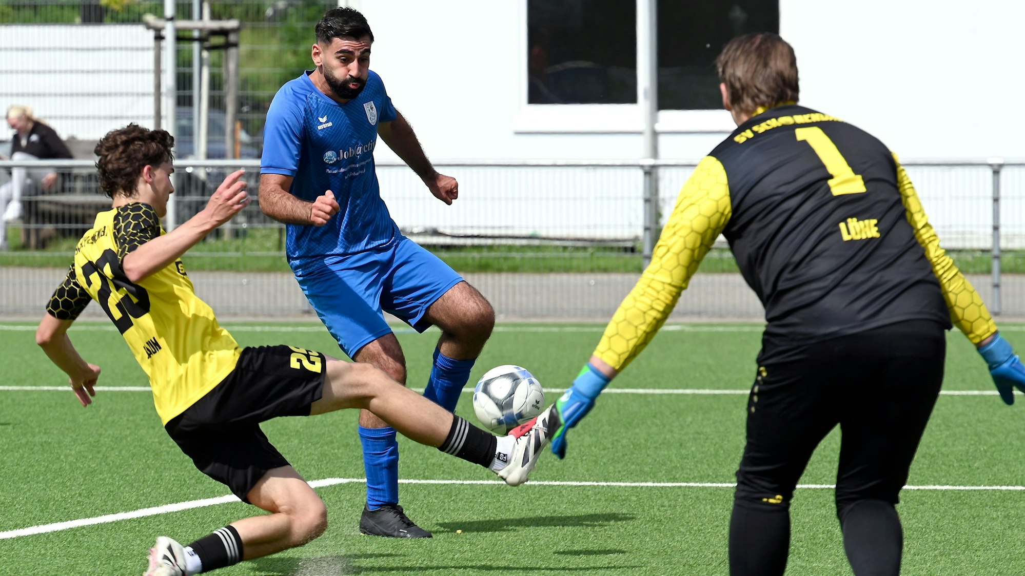 01.06.2025, Fussball-Bergfried Leverkusen-Schönenberg
mitte: Taha Can Uluc (Leverkusen)
Foto: Uli Herhaus