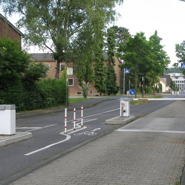 Die Fritz-Jacobi-Straße wurde für den autofreien Schulcampus dauerhaft für den Kfz-Verkehr gesperrt.