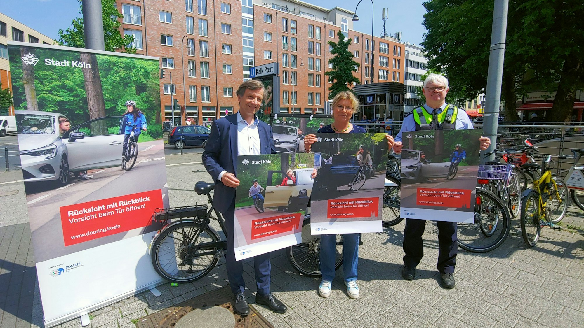 Vertreter der Stadt und der Polizei stellen die Kampagne vor.