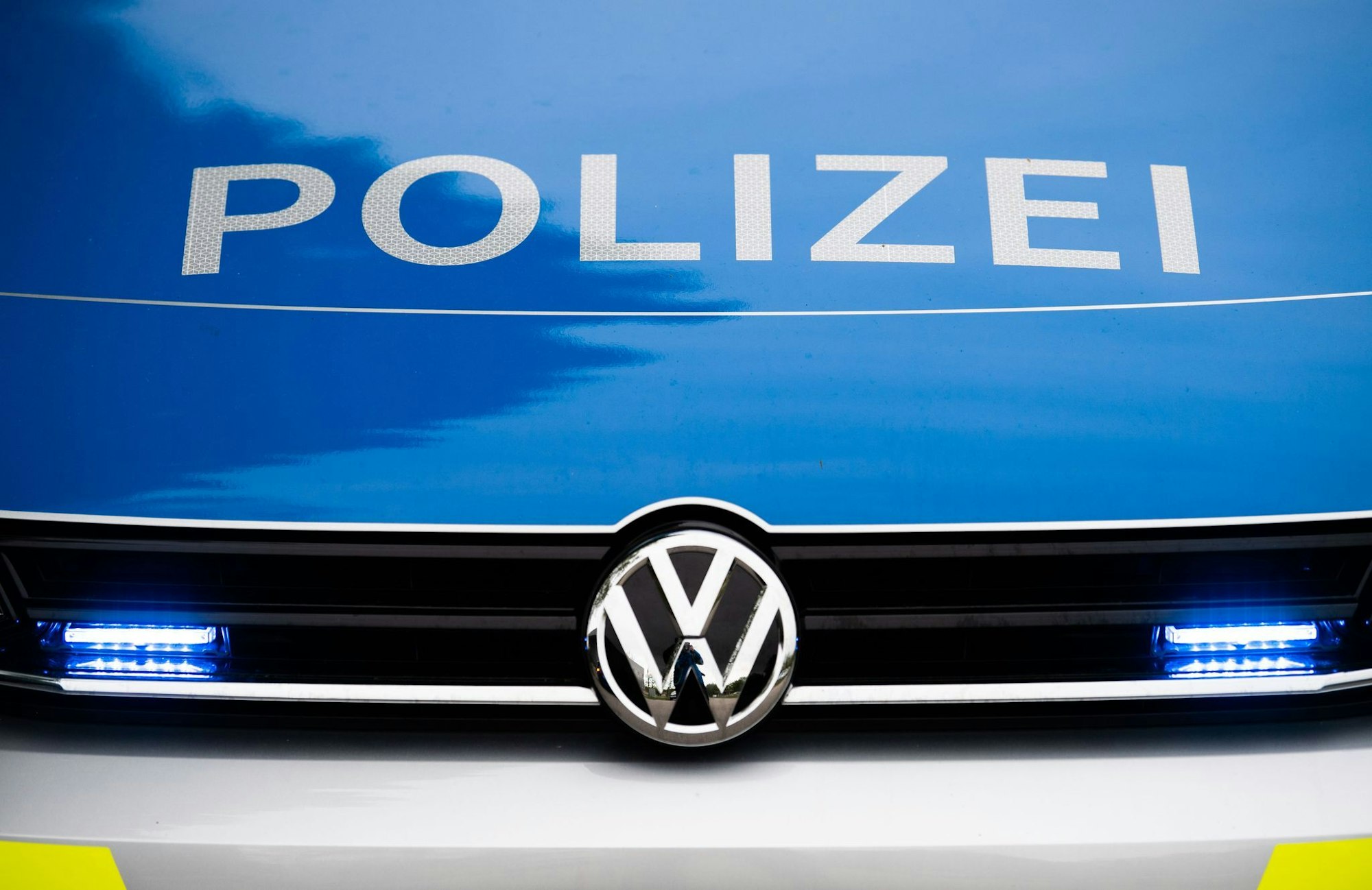Ein Polizist aus Schwaben steht im Zentrum einer großangelegten Ermittlung des Bayerischen Landeskriminalamtes. Es geht um Drogenhandel und gefälschte Führerscheinverfahren. (Symbolbild)