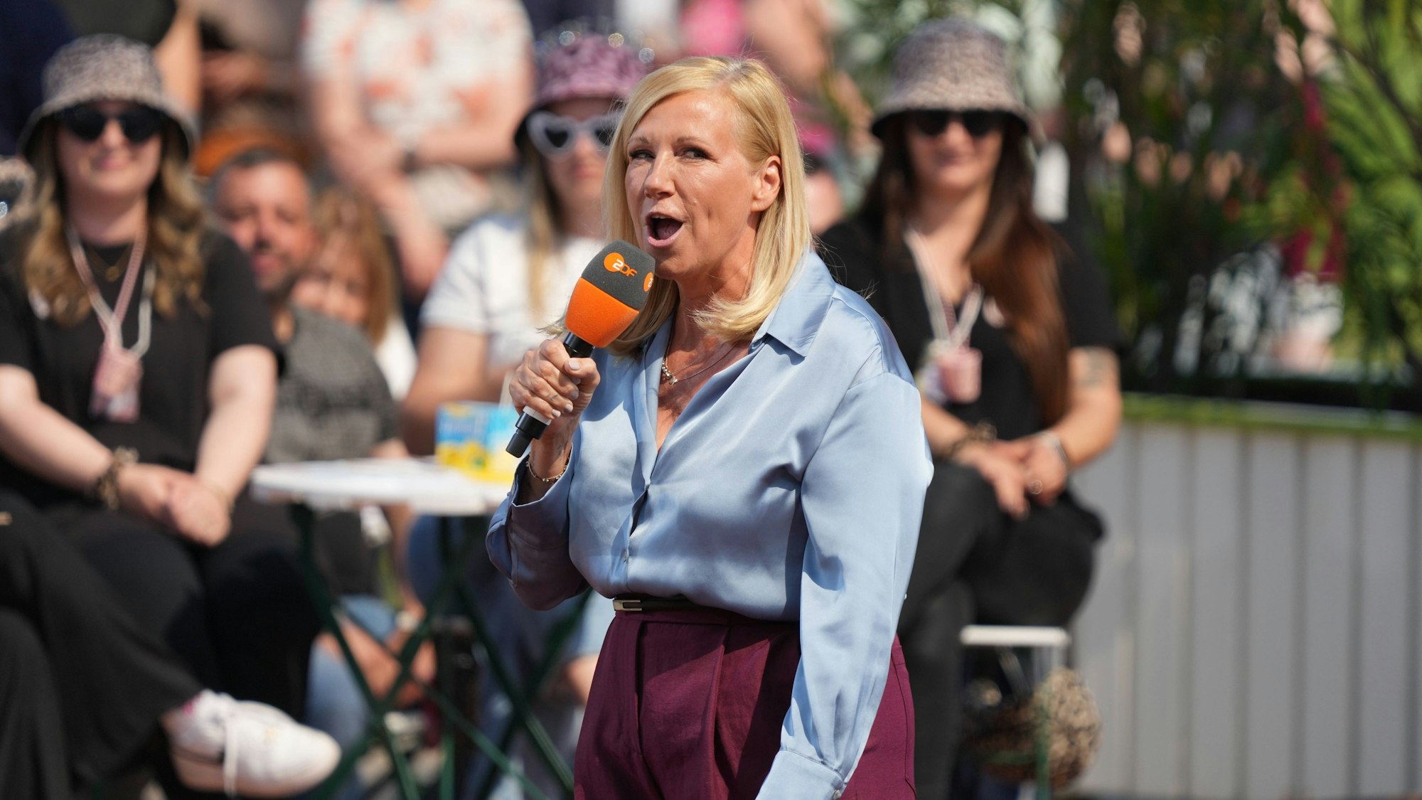 Andrea Kiewel im ZDF Fernsehgarten am 11.05.2025 in Mainz.