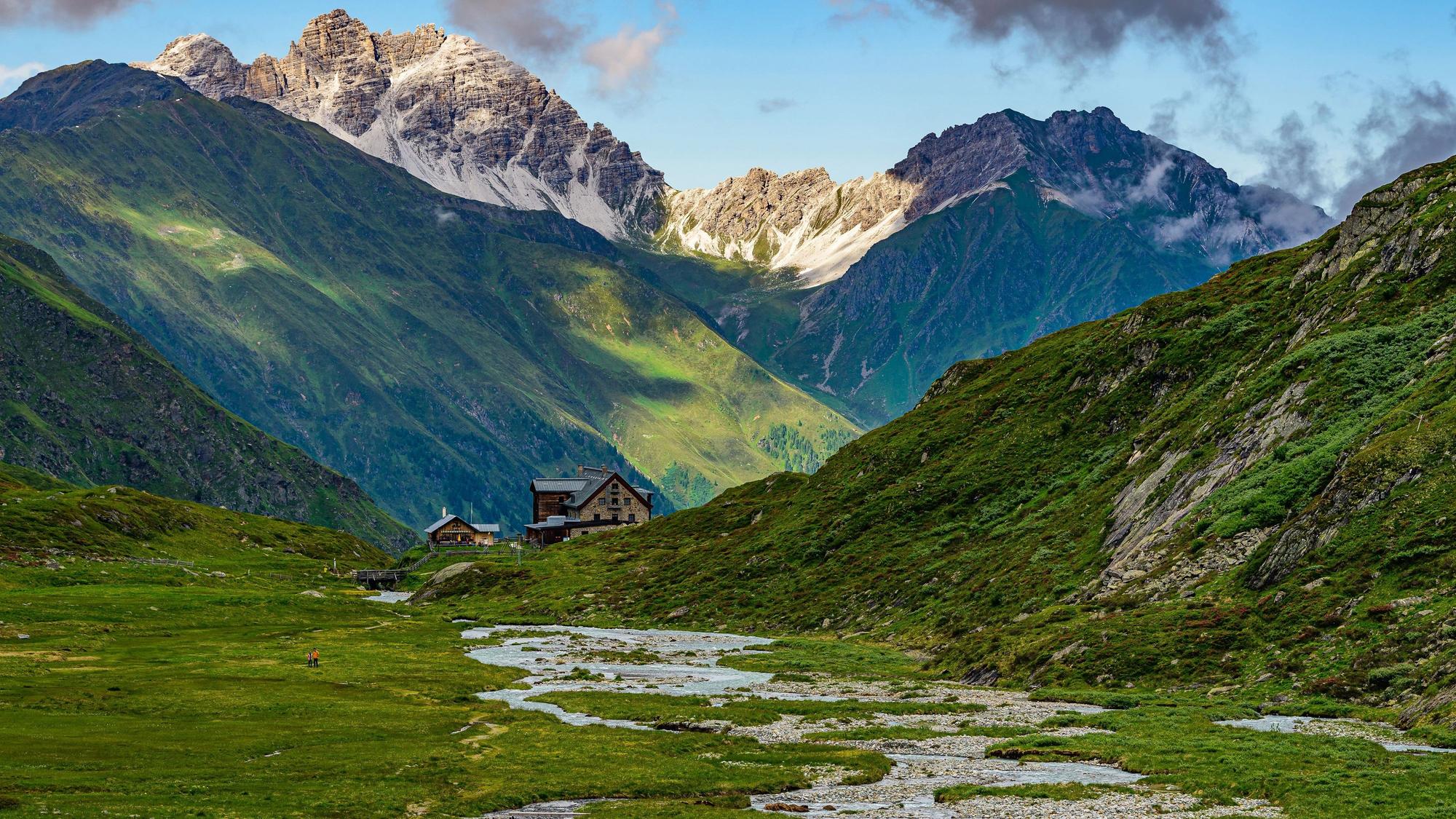 Franz-Senn-Hütte im Oberbergtal in den Stubaier Alpen.
