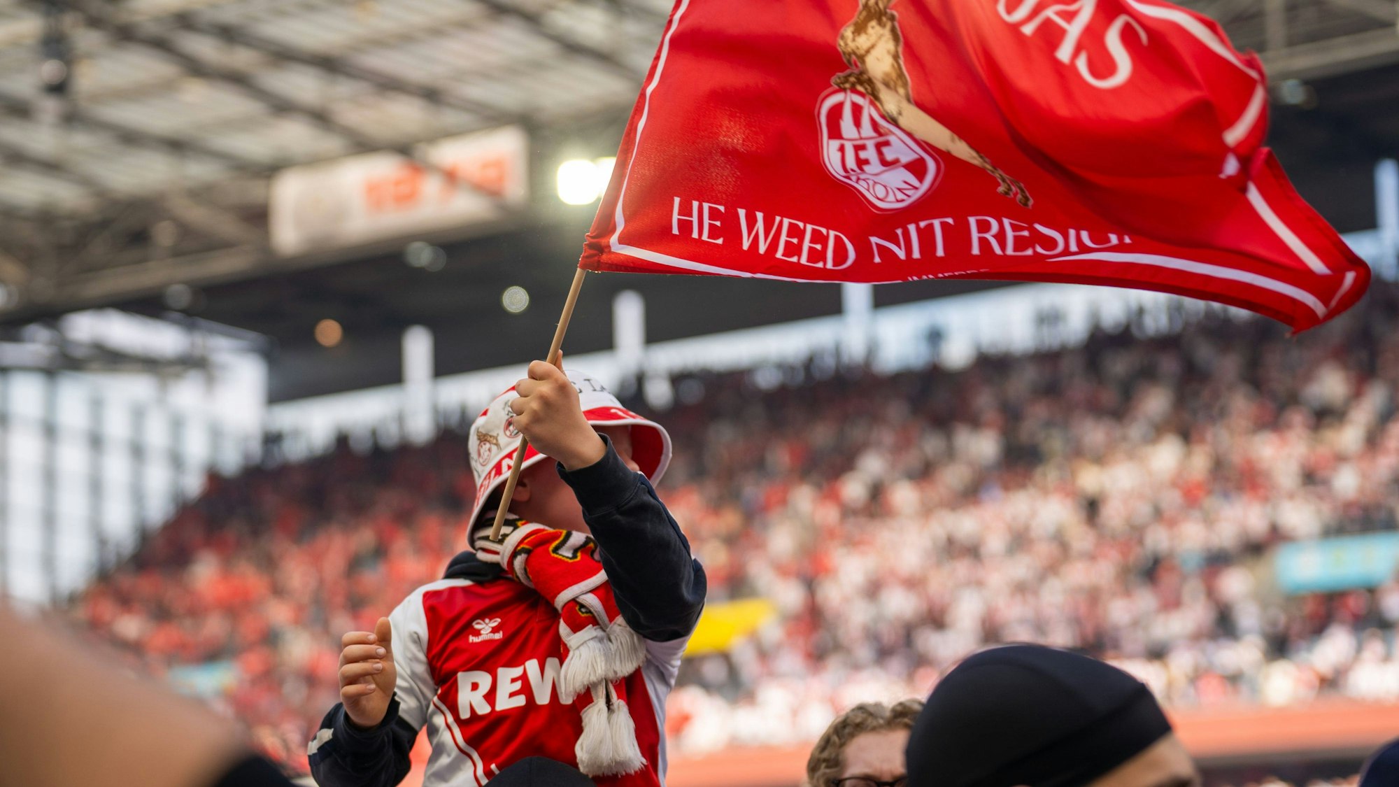 Besucher des Kölner Stadions müssen in der kommenden Saison deutlich höhere Preise für ihre Dauerkarten zahlen.