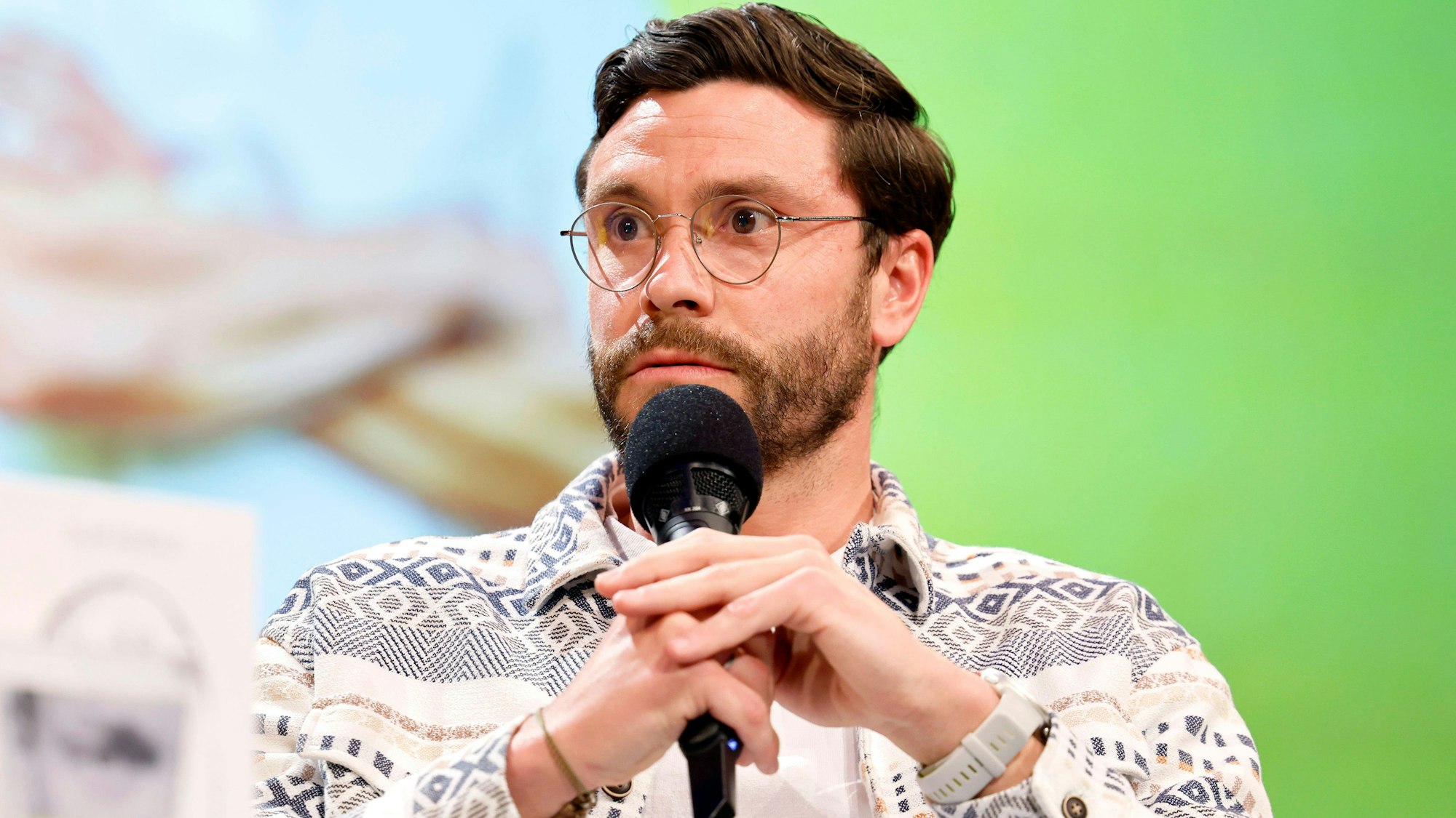 Fußballer Jonas Hector auf der Lit.Cologne 2025.