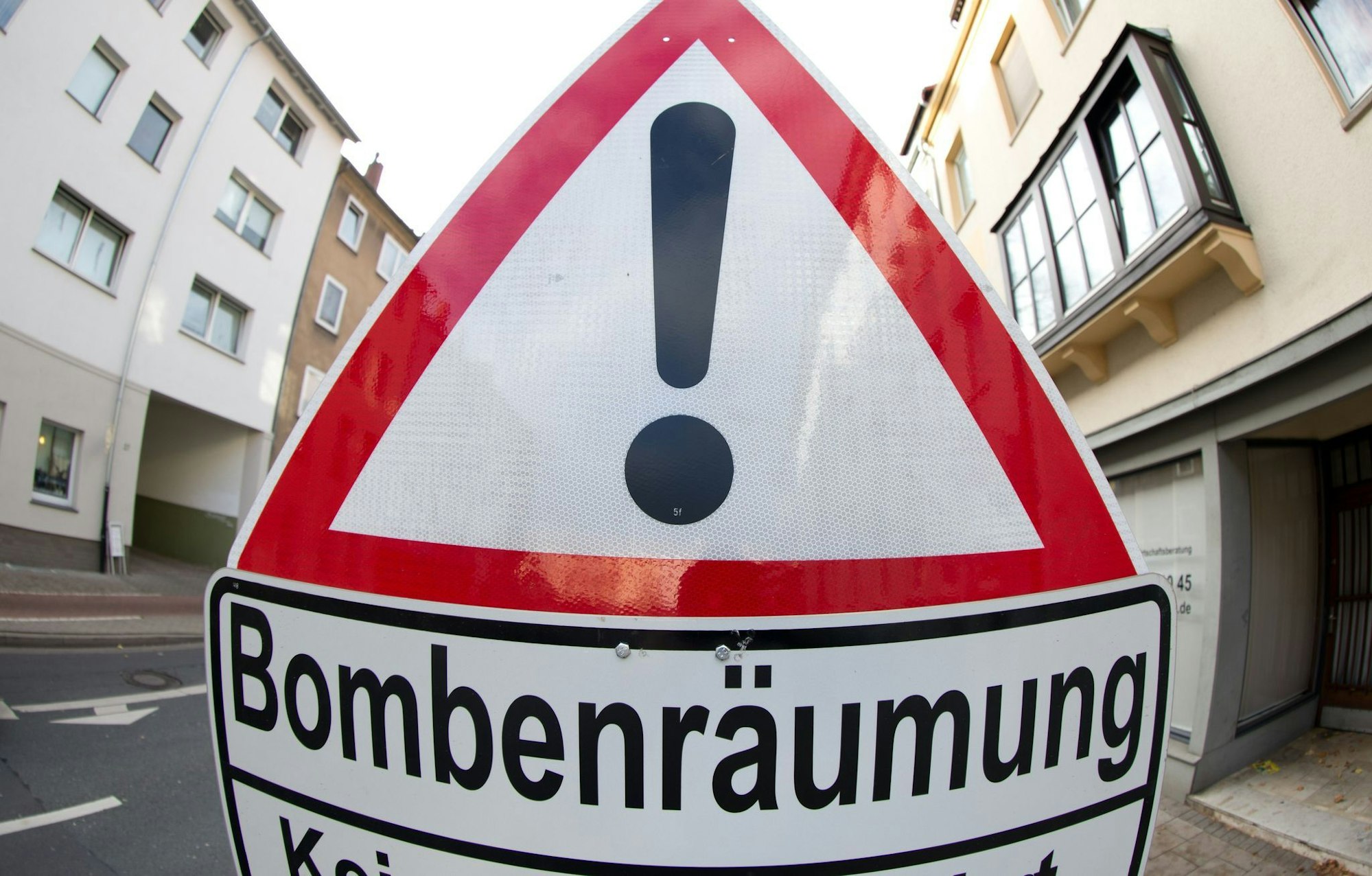 In Köln sollen am Mittwoch drei Bomben im Stadtteil Deutz entschärft werden (Archivbild).