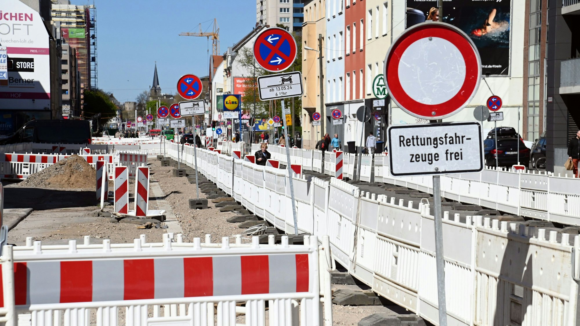 Zahlreiche Baustellen schränken in Köln den Verkehr ein, hier an der Bonner Straße.