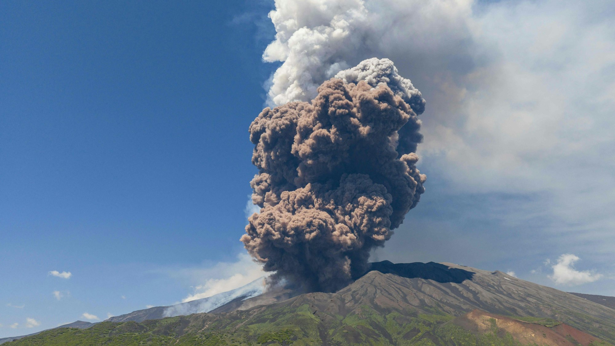 Smoke rises from the crater of the Etna volcano as it erupts, on Mount Etna near Catania on June 2, 2025. A huge plume of ash, gas and rock spewed forth on June 2, 2025, from Italy's Mount Etna, Europe's largest active volcano, after a portion of its southeastern crater likely collapsed, authorities said. (Photo by Giuseppe Distefano / AFP)
