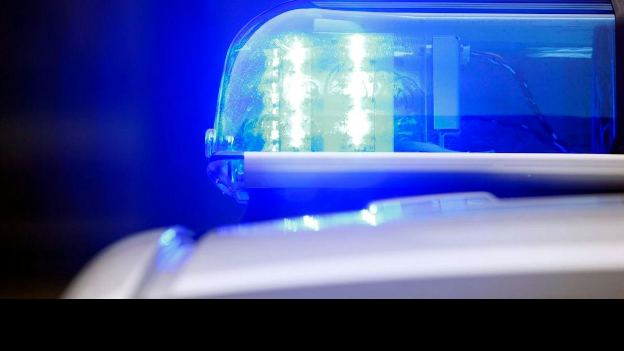 Blaulicht der Polizei. In Langenfeld verunglückte ein 82-jähriger alkoholisierter Rollerfahrer schwer.