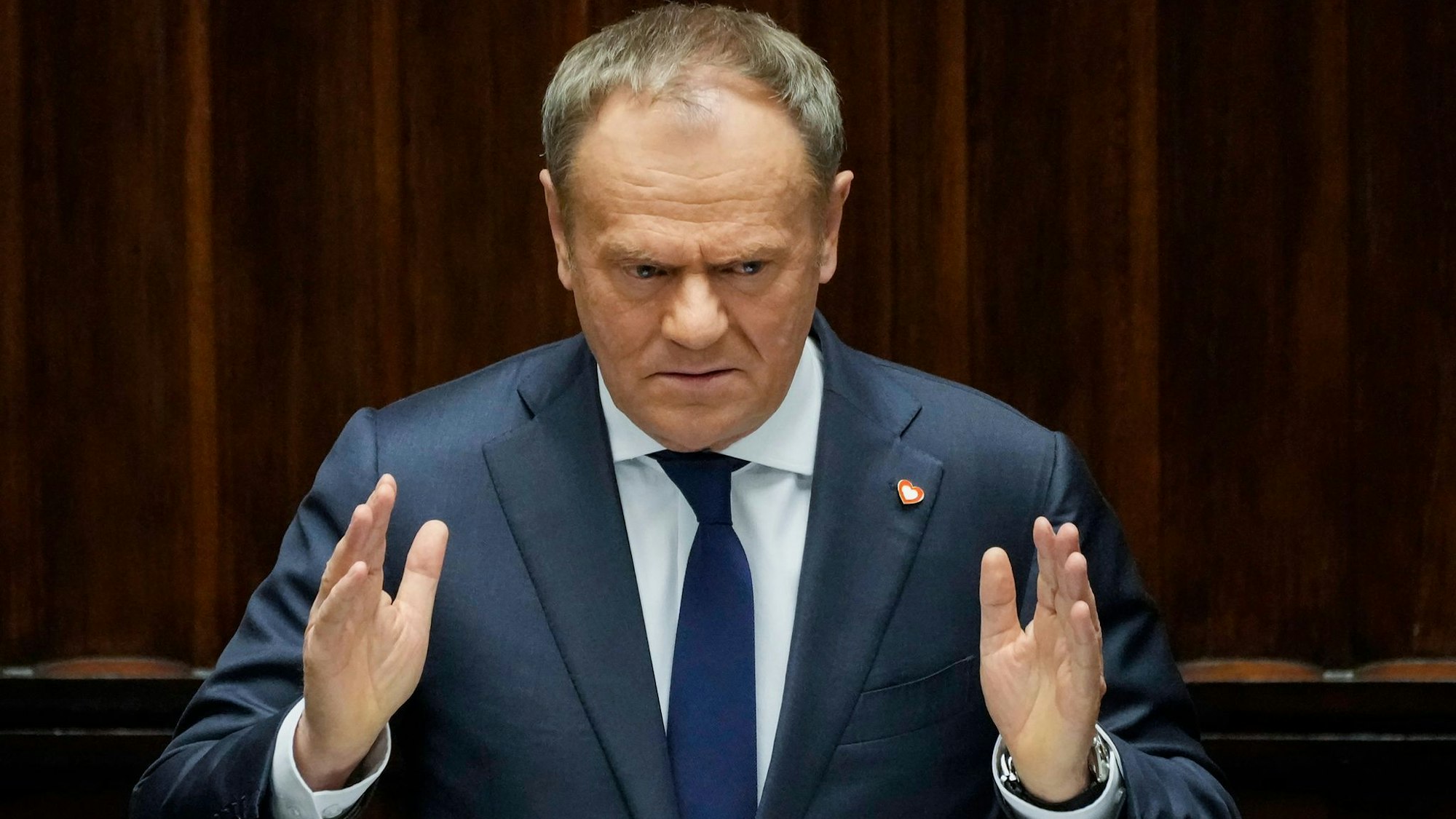Polens proeuropäischer Regierungschef Donald Tusk will im Parlament die Vertrauensfrage stellen. (Archivbild)