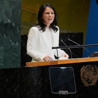 02.06.2025, USA, New York: Annalena Baerbock aus Deutschland spricht vor der Generalversammlung der Vereinten Nationen, nachdem sie zur Präsidentin der 80. Sitzung des Gremiums gewählt wurde. Foto: Richard Drew/AP/dpa +++ dpa-Bildfunk +++
